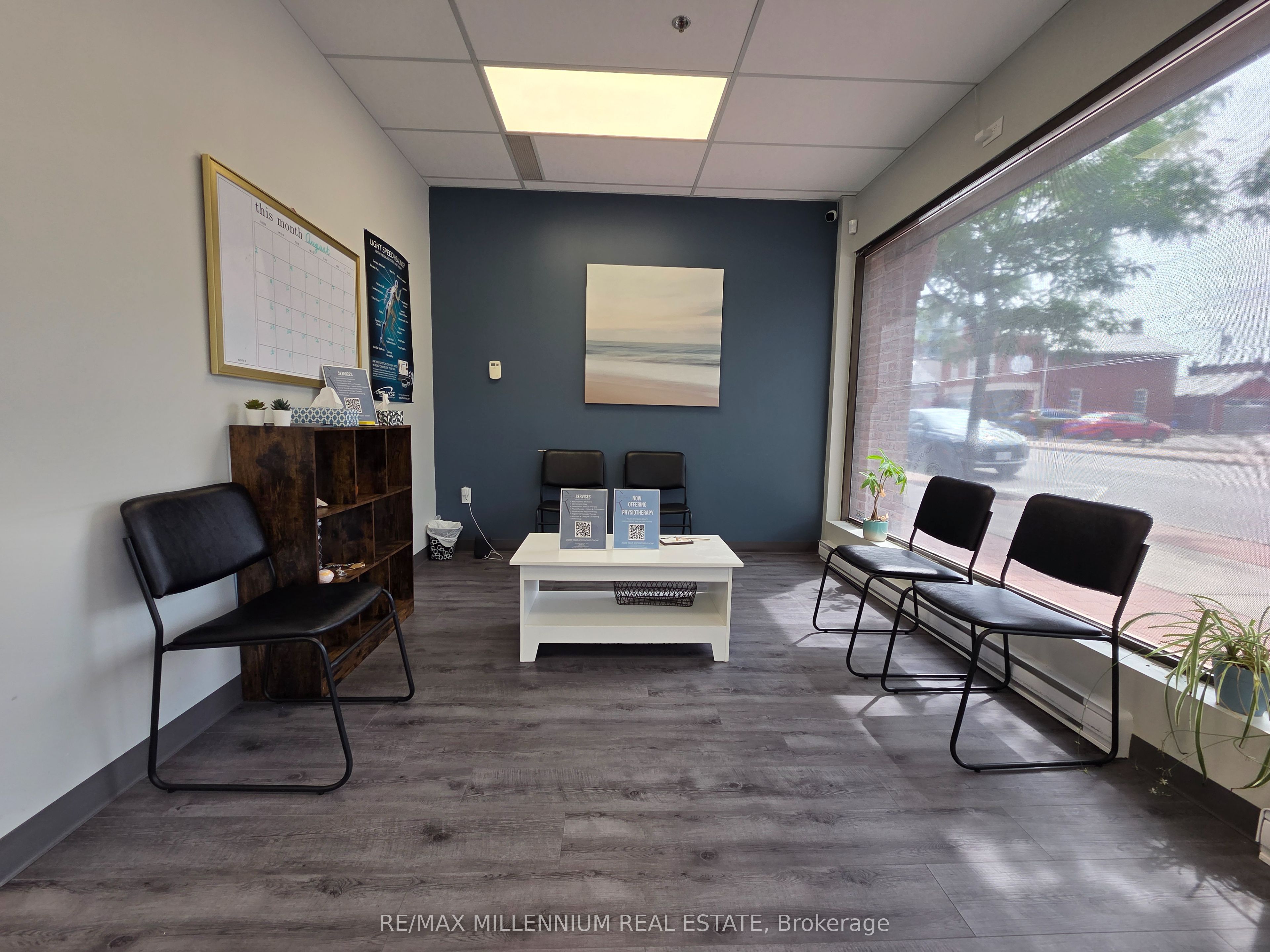 209 Dundas Street E 7
