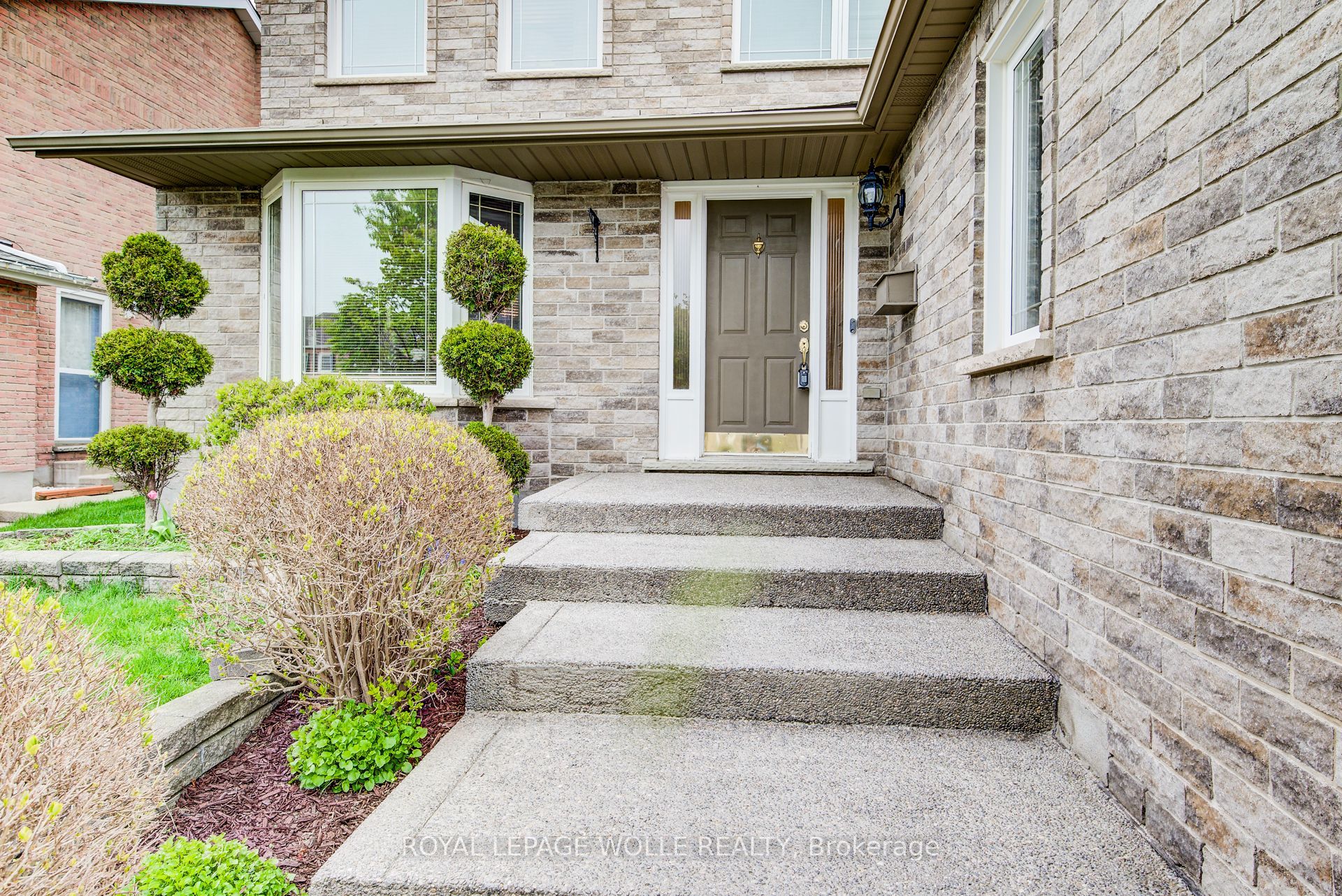 48 Lennox Crescent