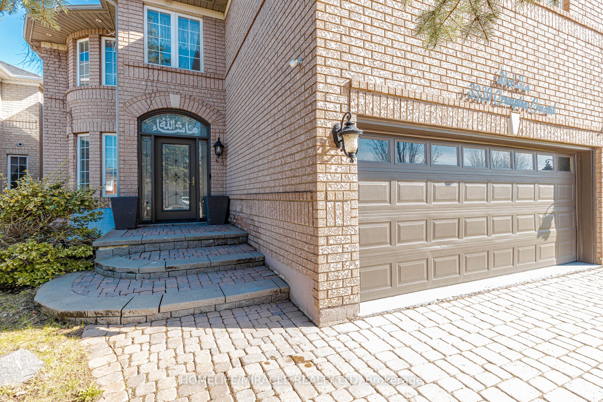 3339 Crompton Crescent