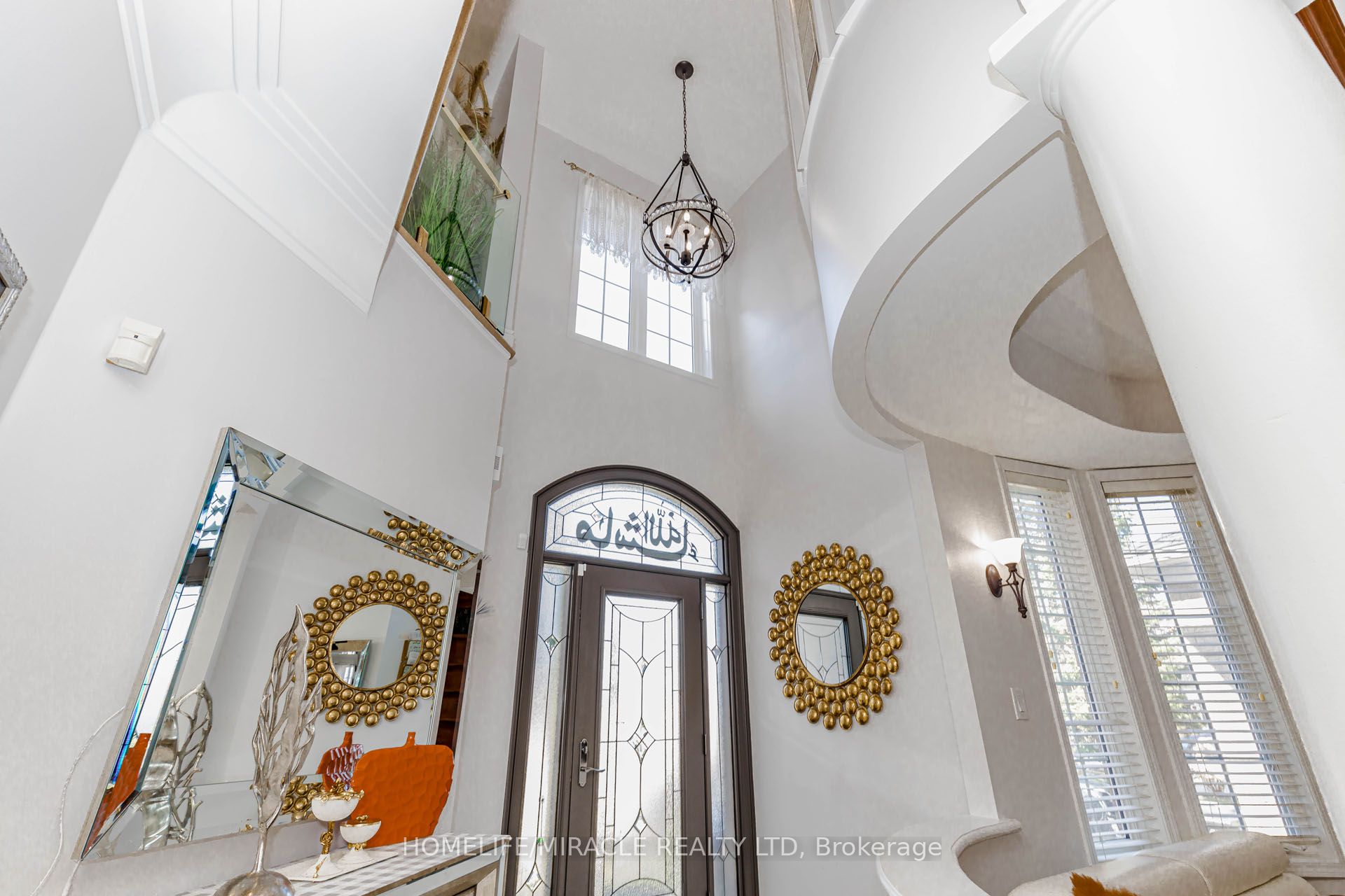 3339 Crompton Crescent