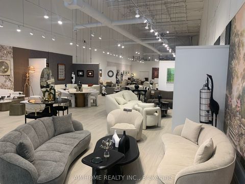 32 Don Hillock Drive 2 Aurora ON L4G 0H6