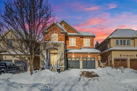 995 Nellie Little Crescent Newmarket ON L3X 3E6