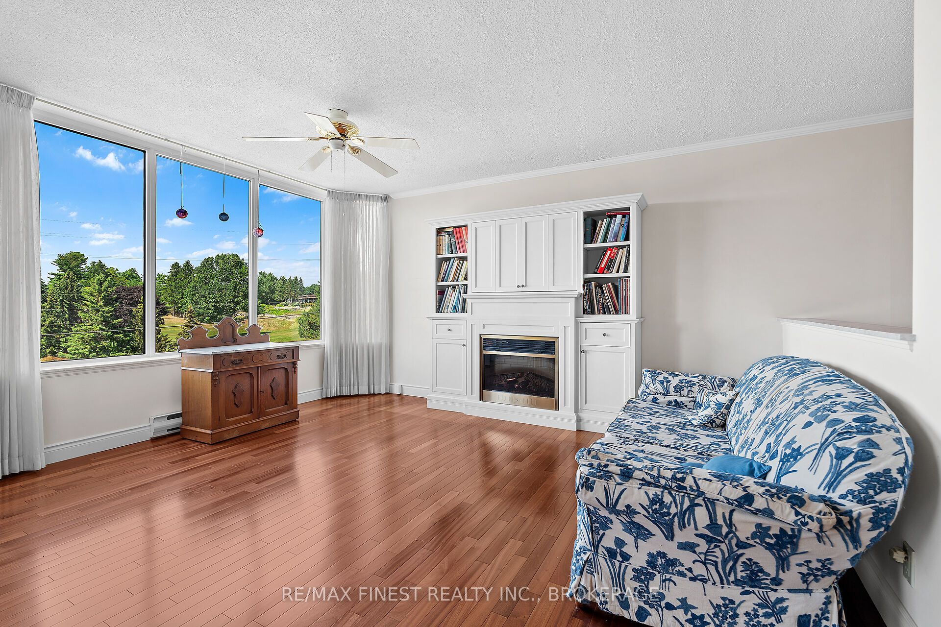 1000 King Street W 302