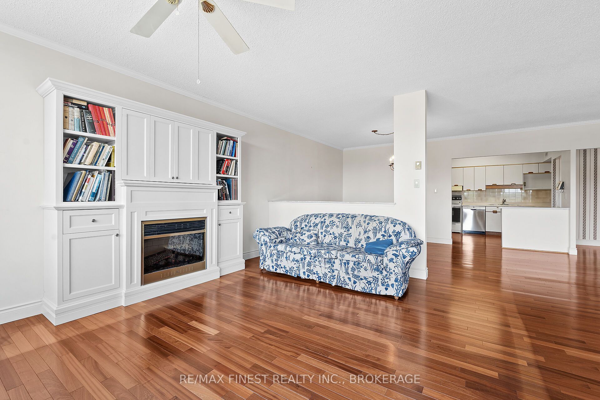 1000 King Street W 302