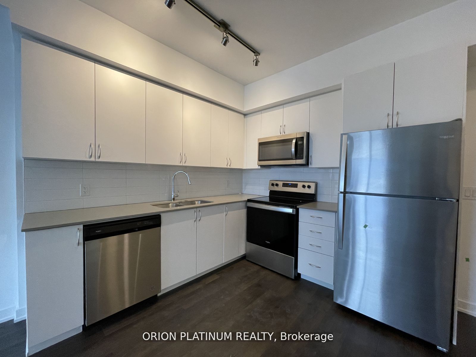 56 Lakeside Terrace 604