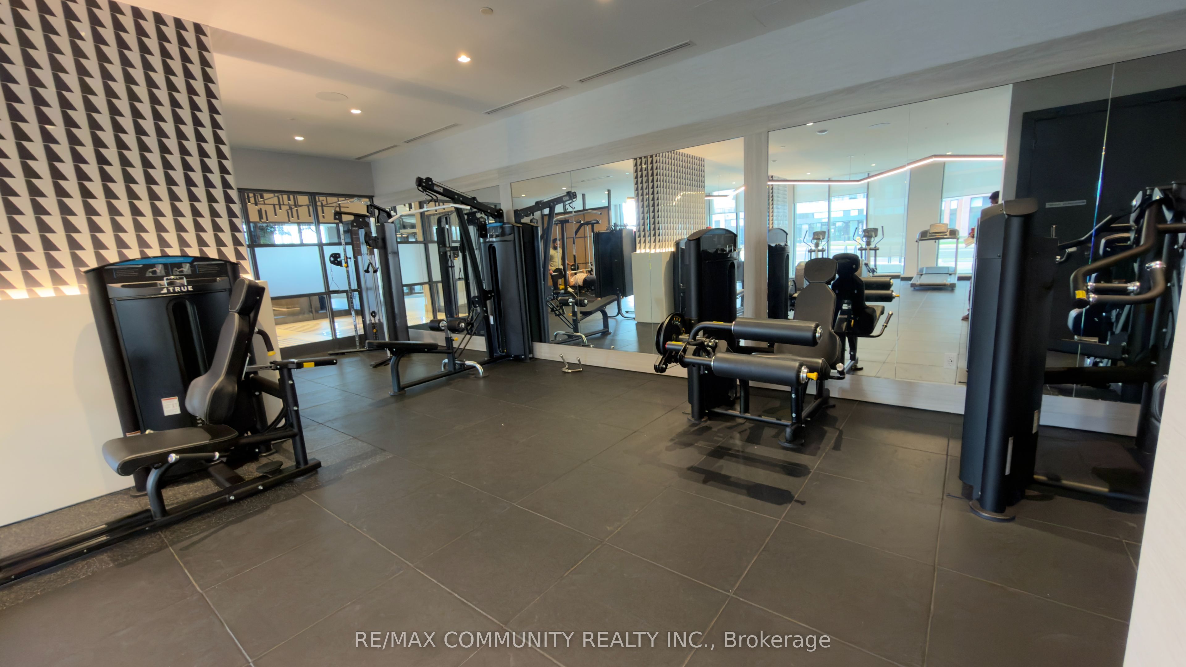 2545 Simcoe Street N 319