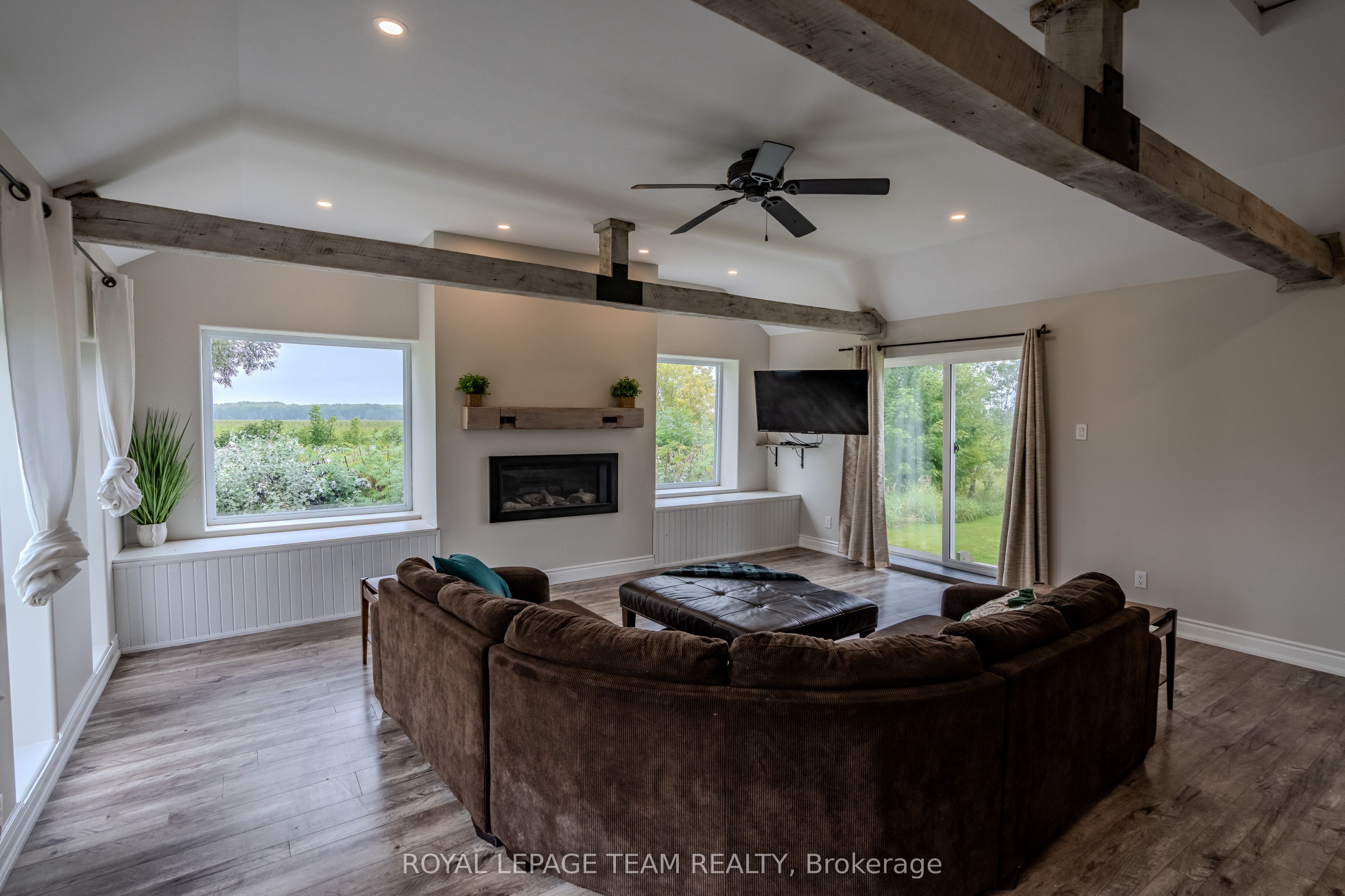 3570 Dunrobin Road