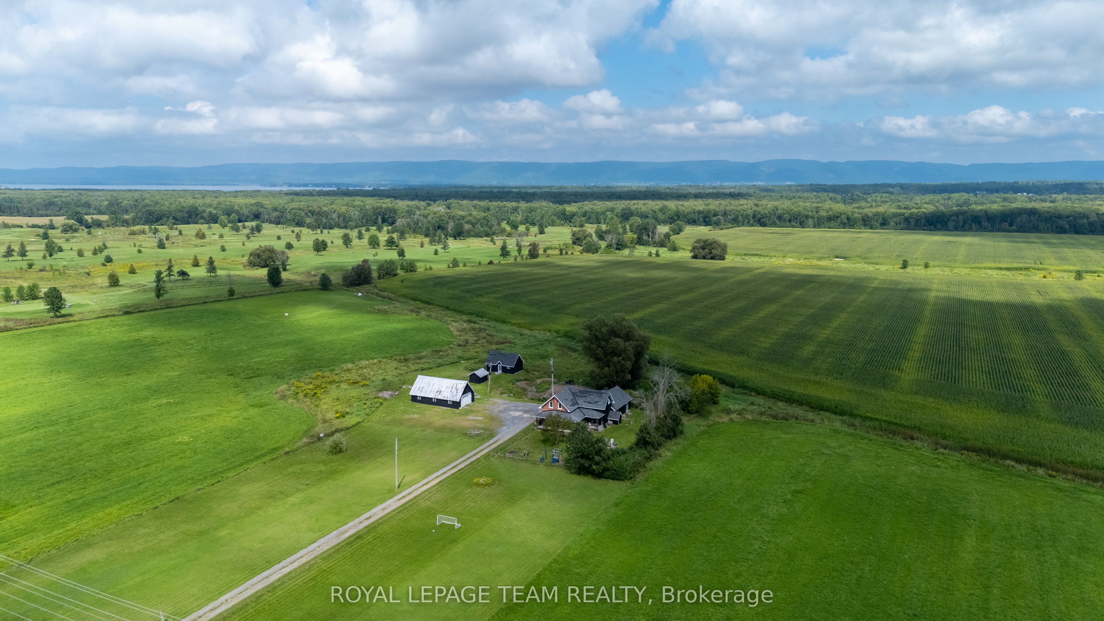 3570 Dunrobin Road