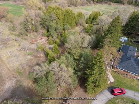 23 Selleck Lane Oshawa ON L1G 3Y2