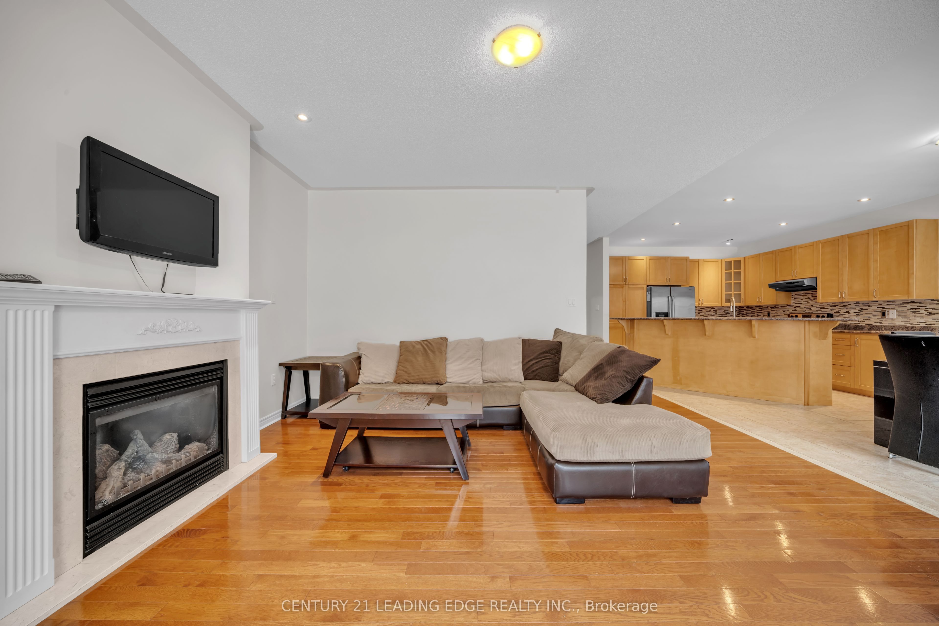 66 Woodbury Crescent