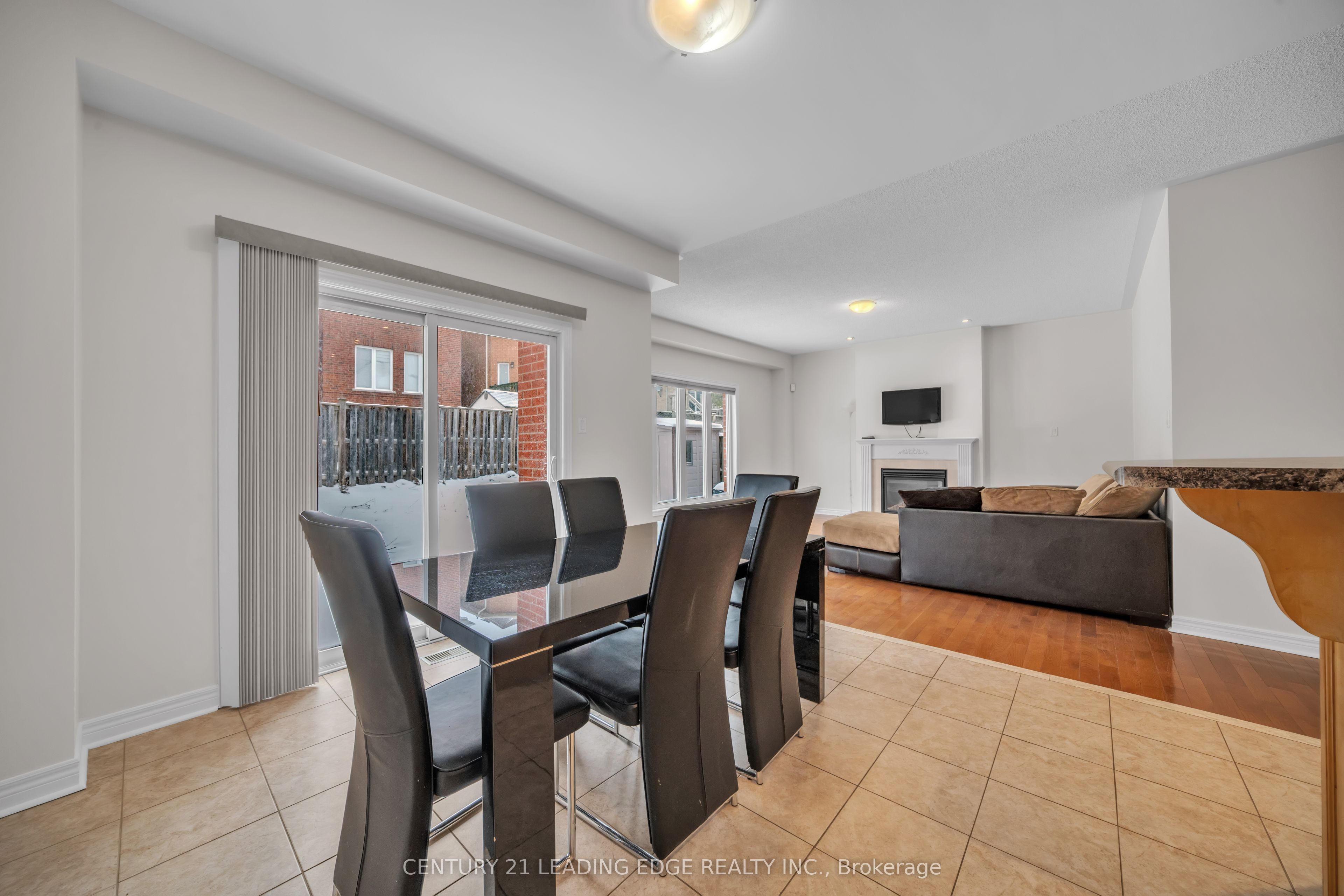 66 Woodbury Crescent