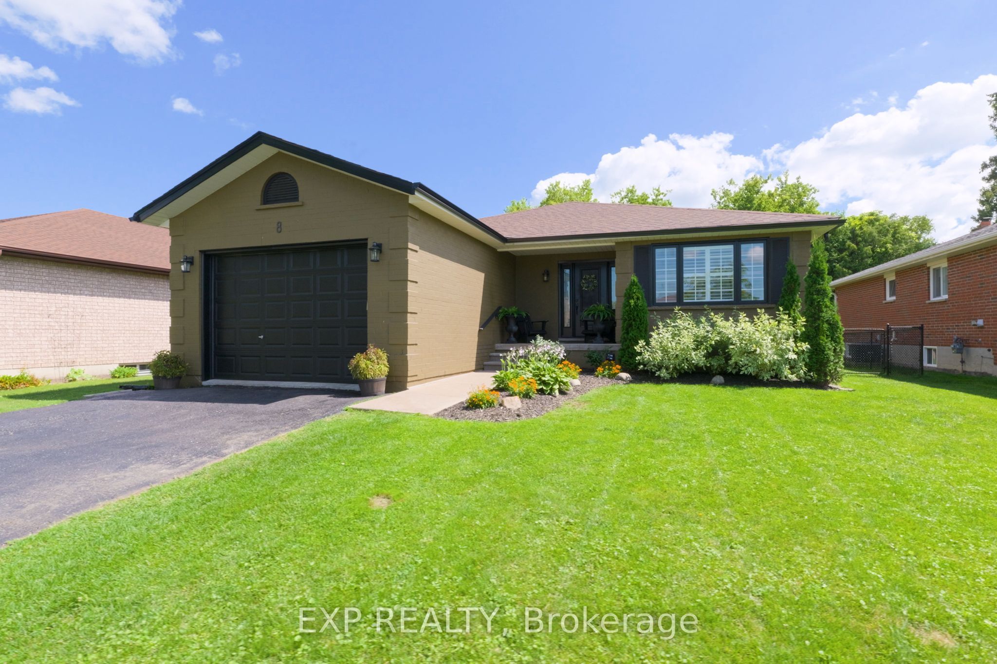 8 Low Boulevard