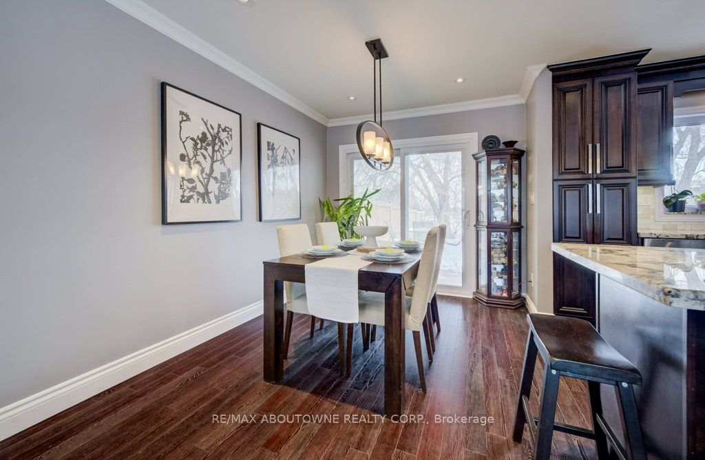 1419 Sandgate Crescent