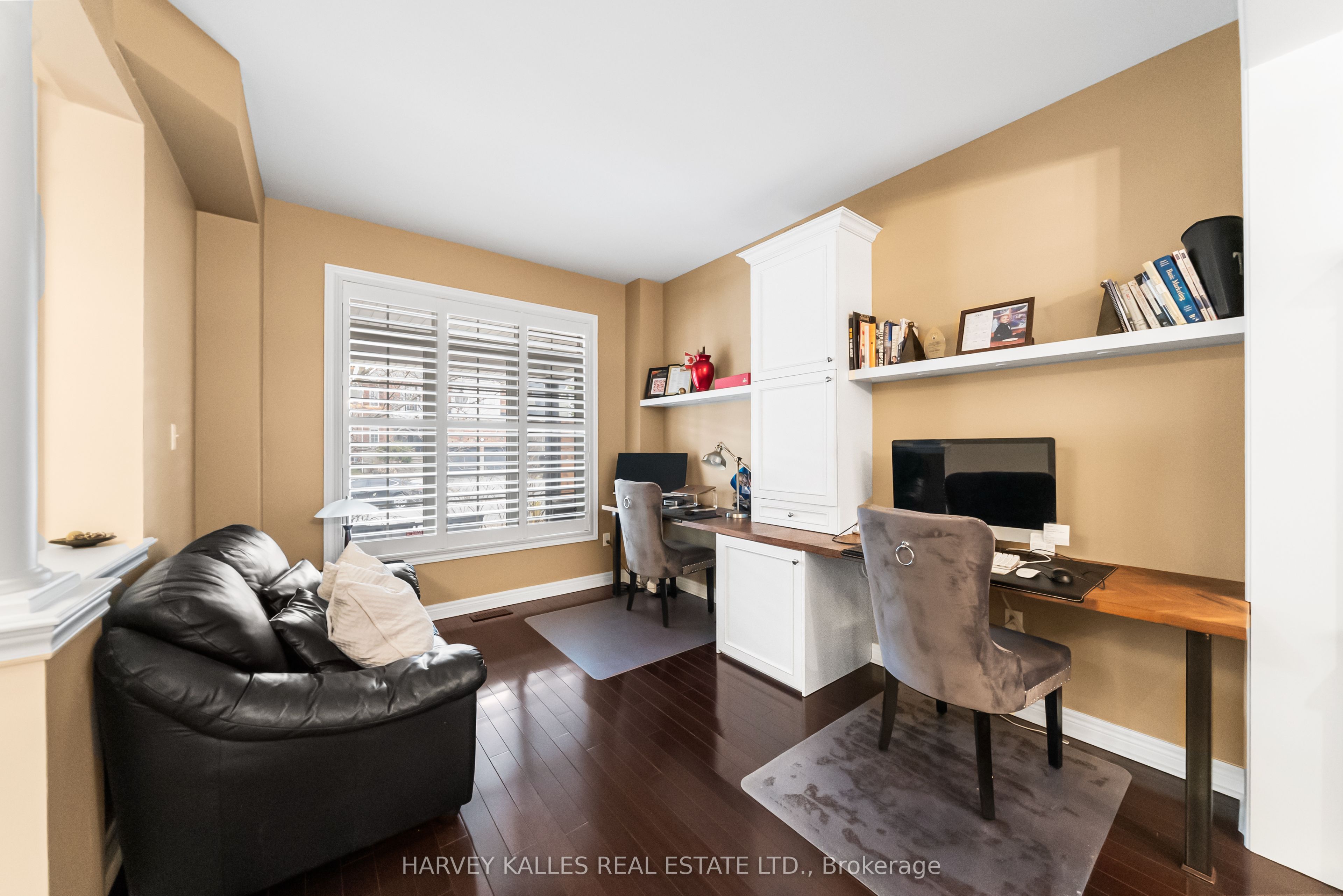 86 Rockland Crescent