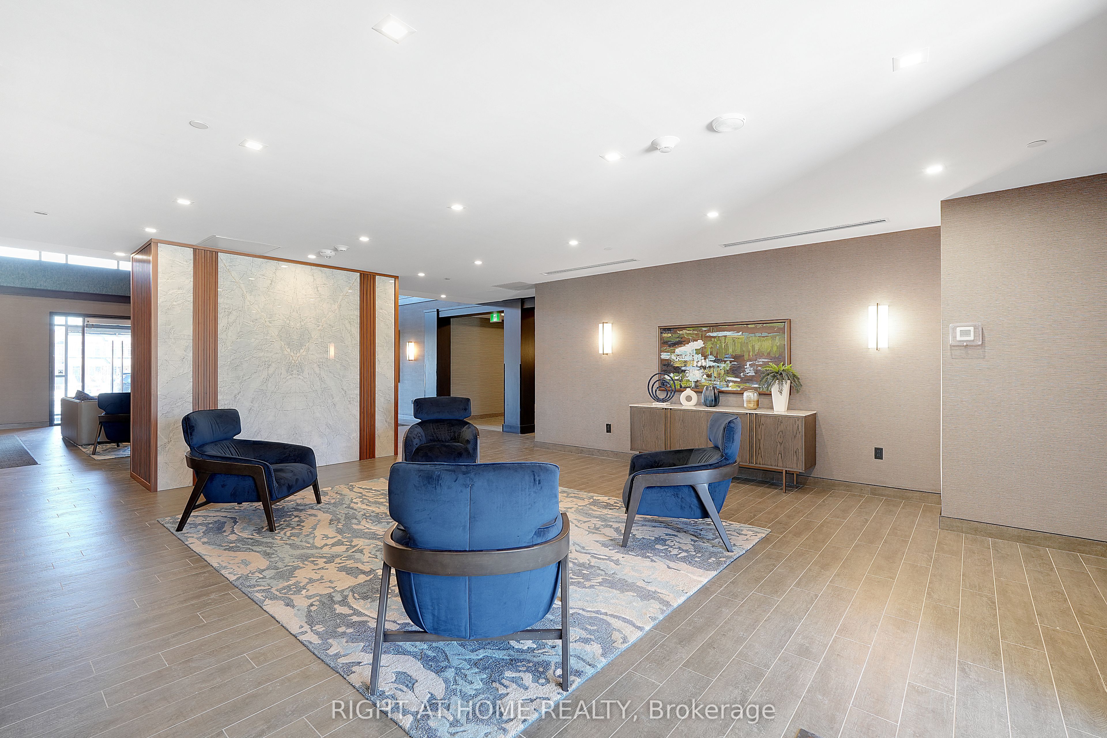 460 Dundas Street E 905