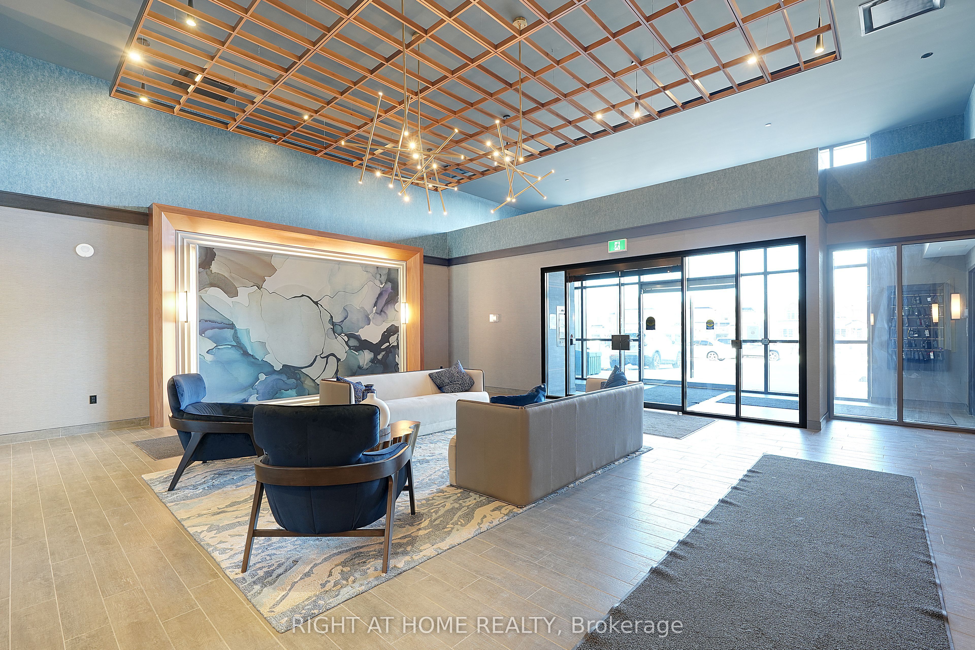 460 Dundas Street E 905