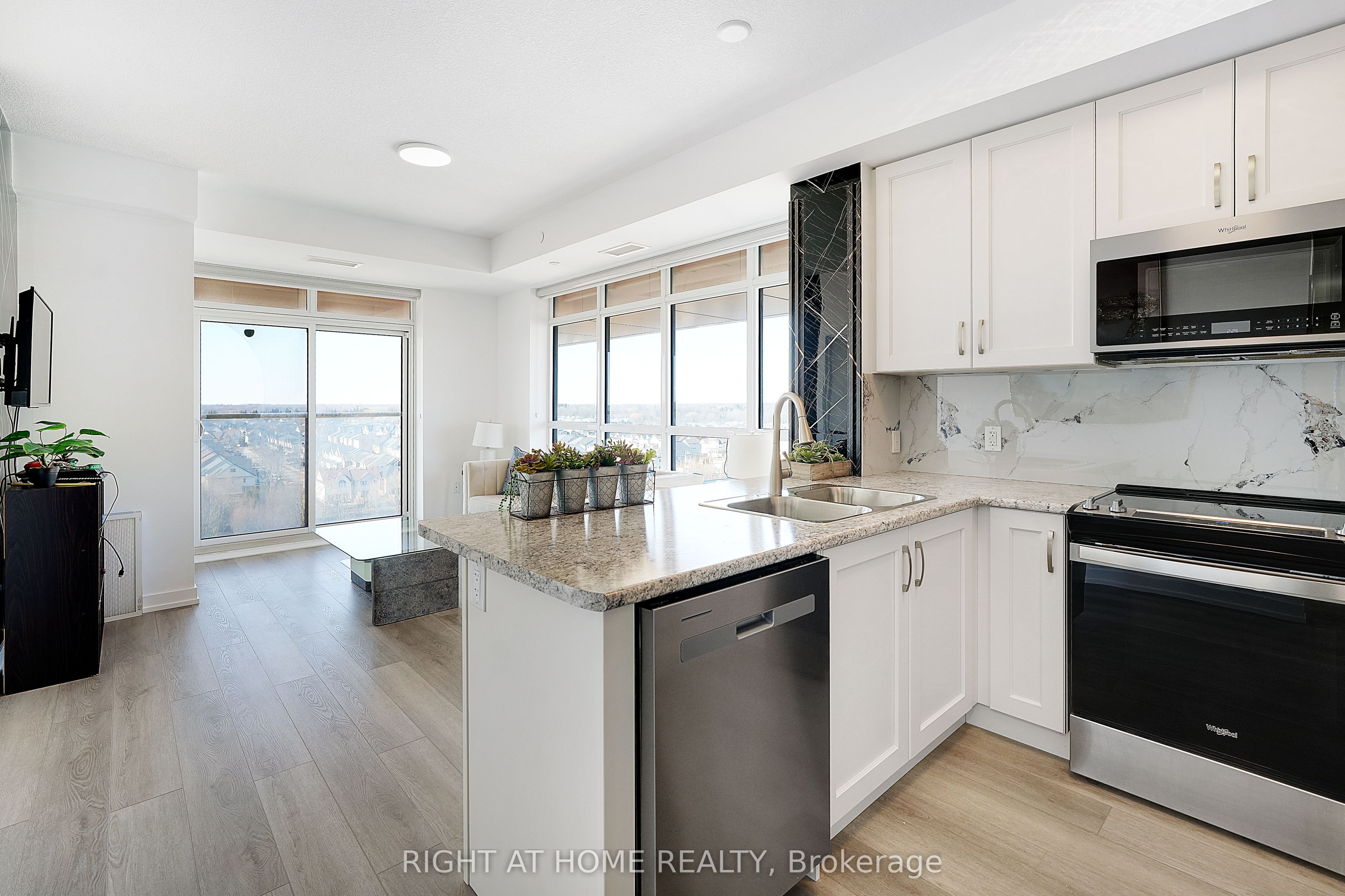 460 Dundas Street E 905