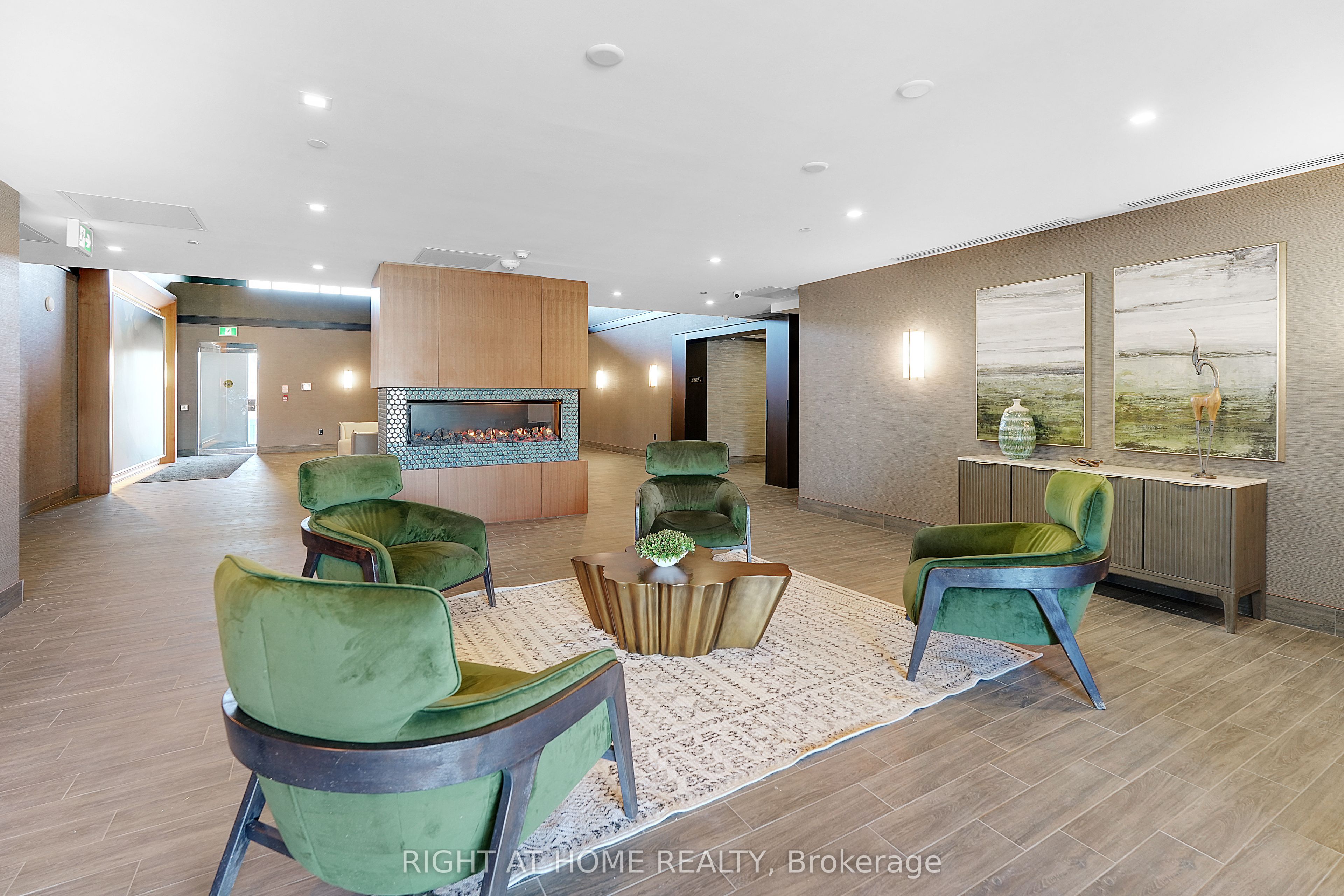 460 Dundas Street E 905