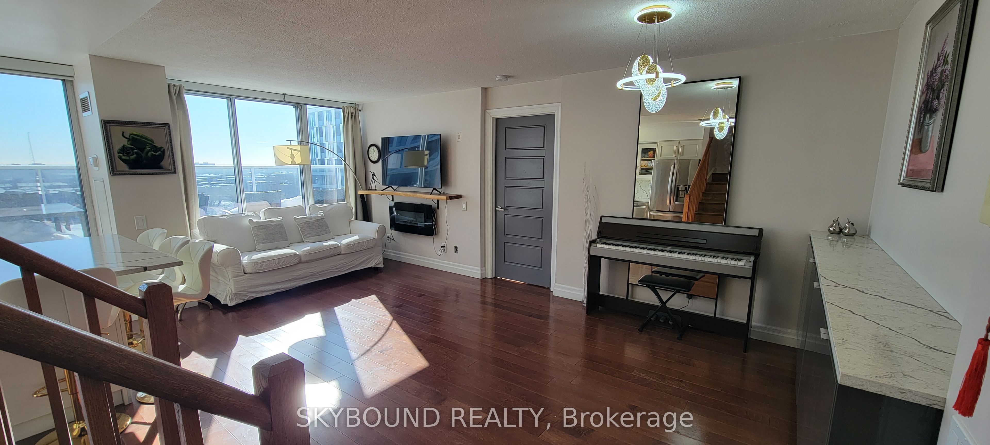 1040 The Queensway N/A 919