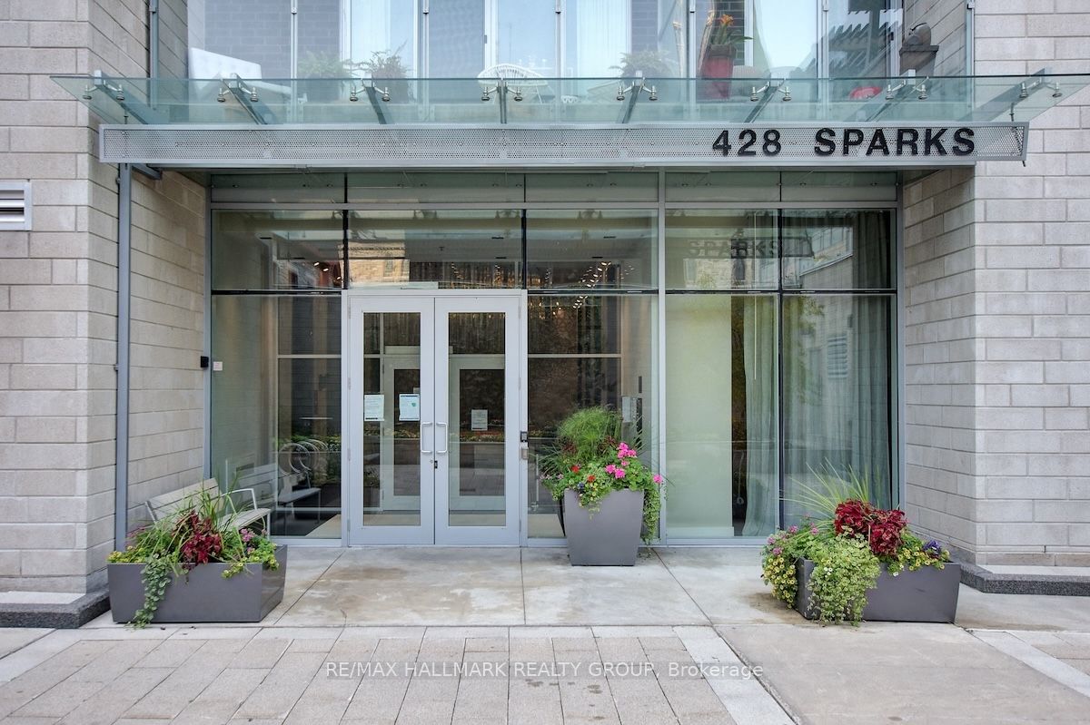428 Sparks Street 907