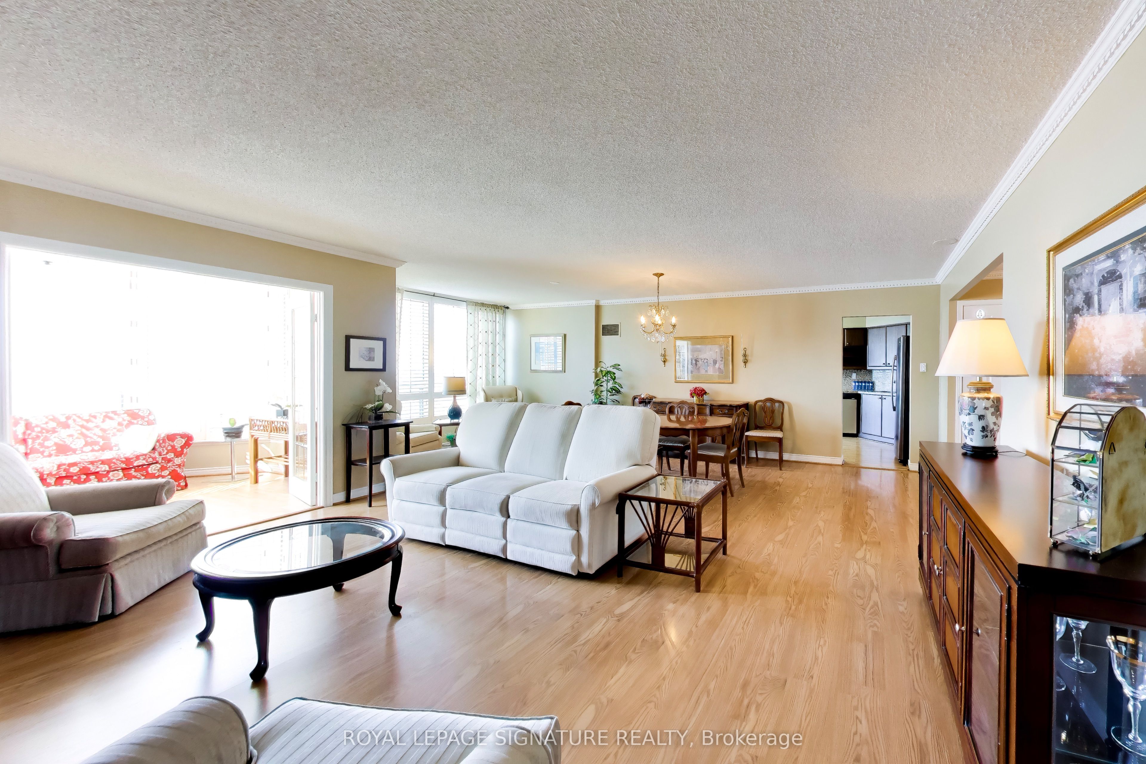 1 Clark Avenue W 1802