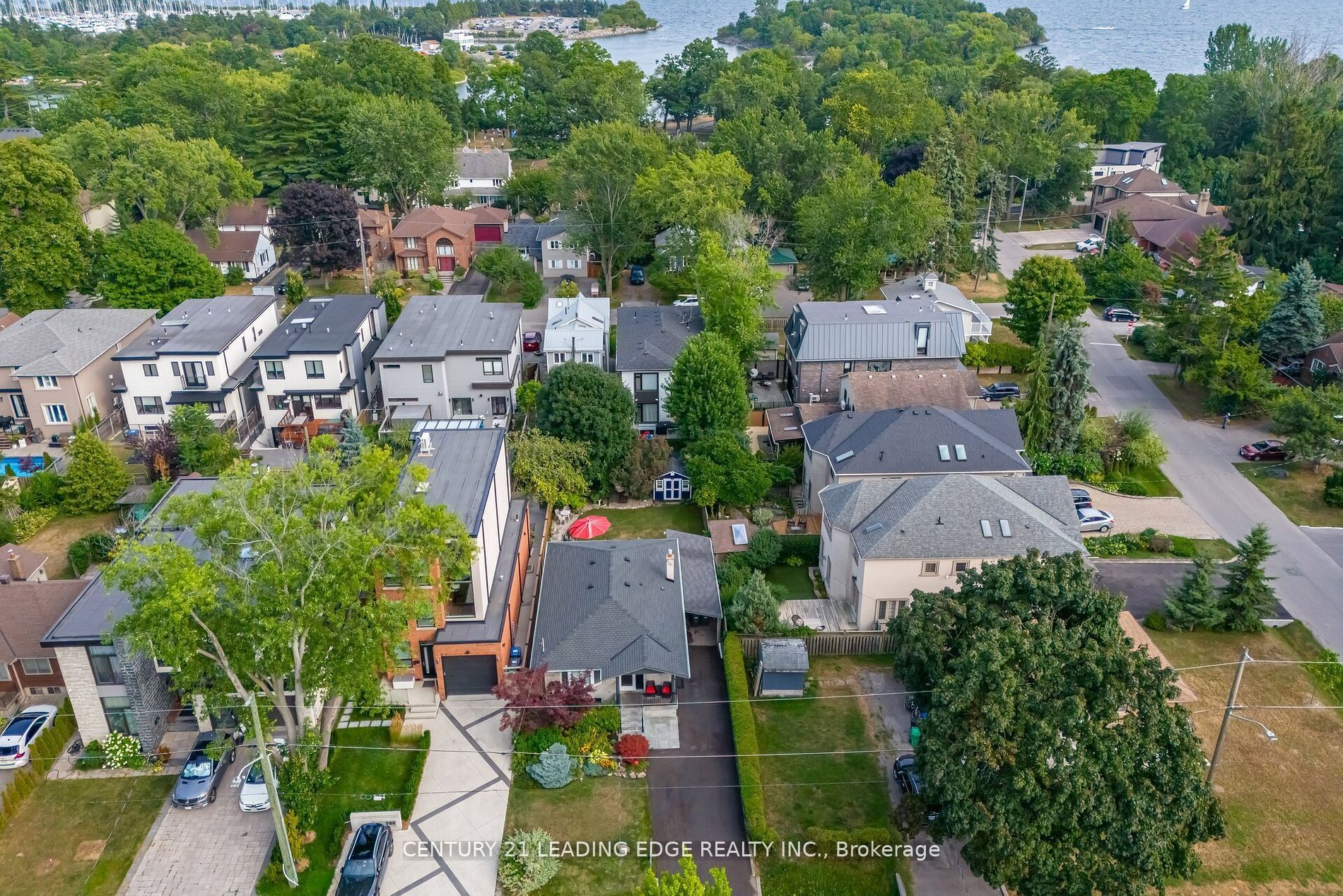 586 Curzon Avenue