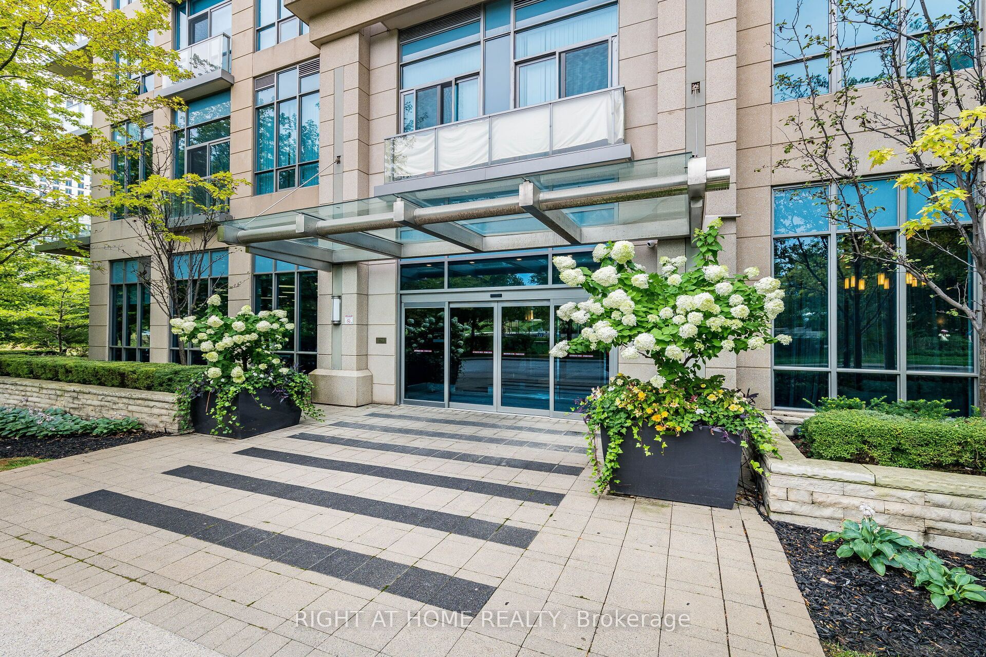 15 Viking Lane #2702