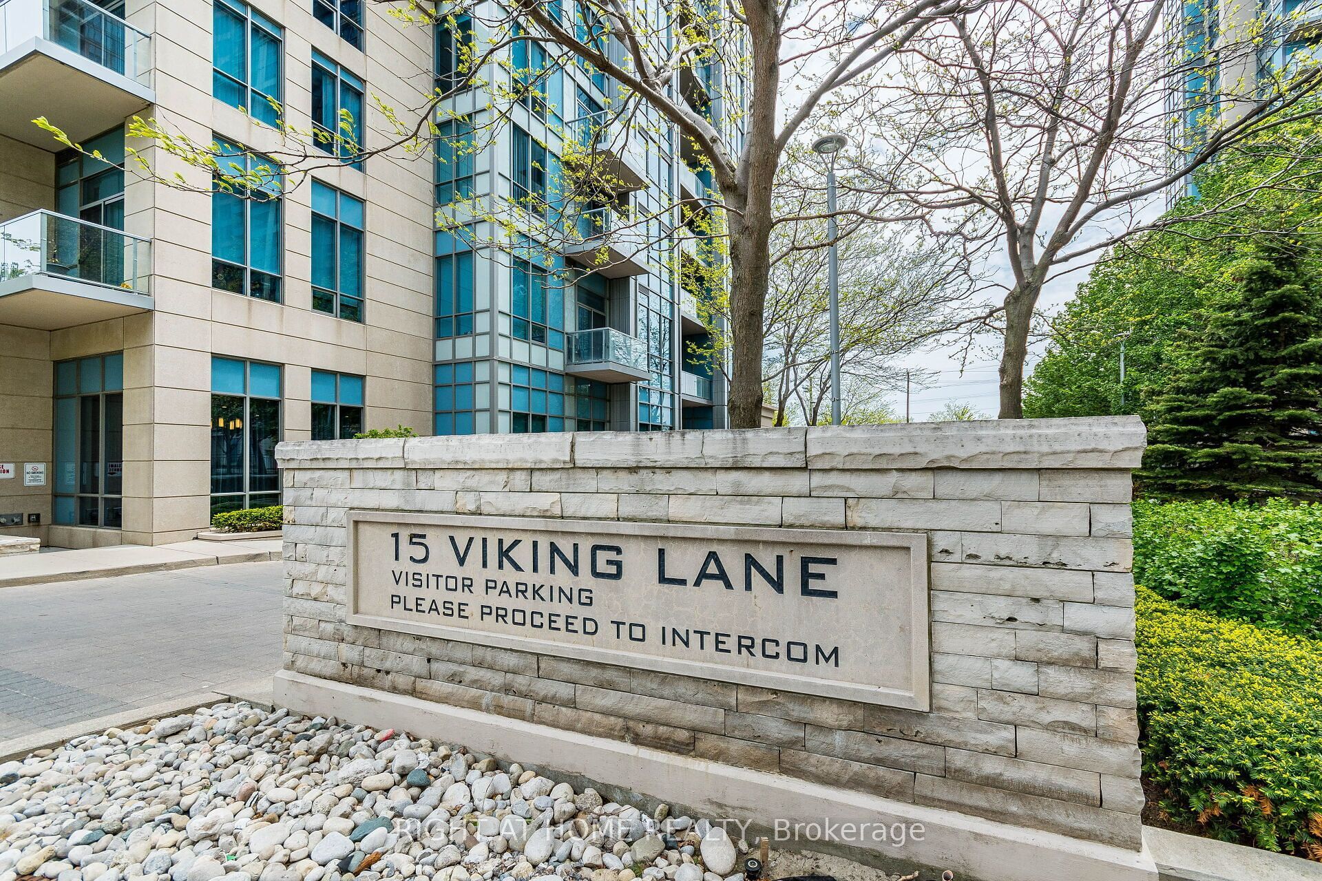 15 Viking Lane #2702