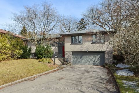 1439 Larchview Trail Mississauga ON L5E 3C2