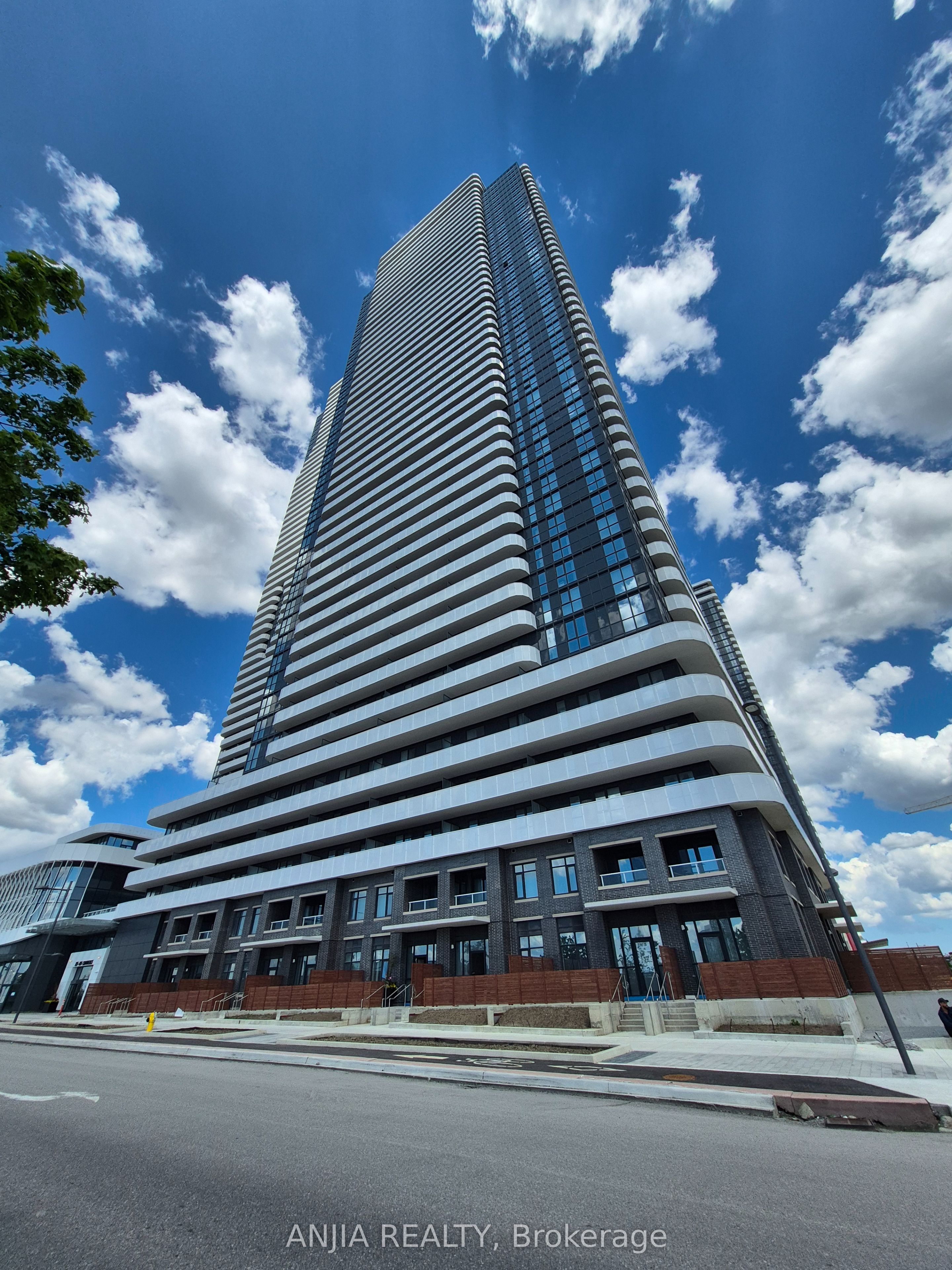225 COMMERCE Street 4015