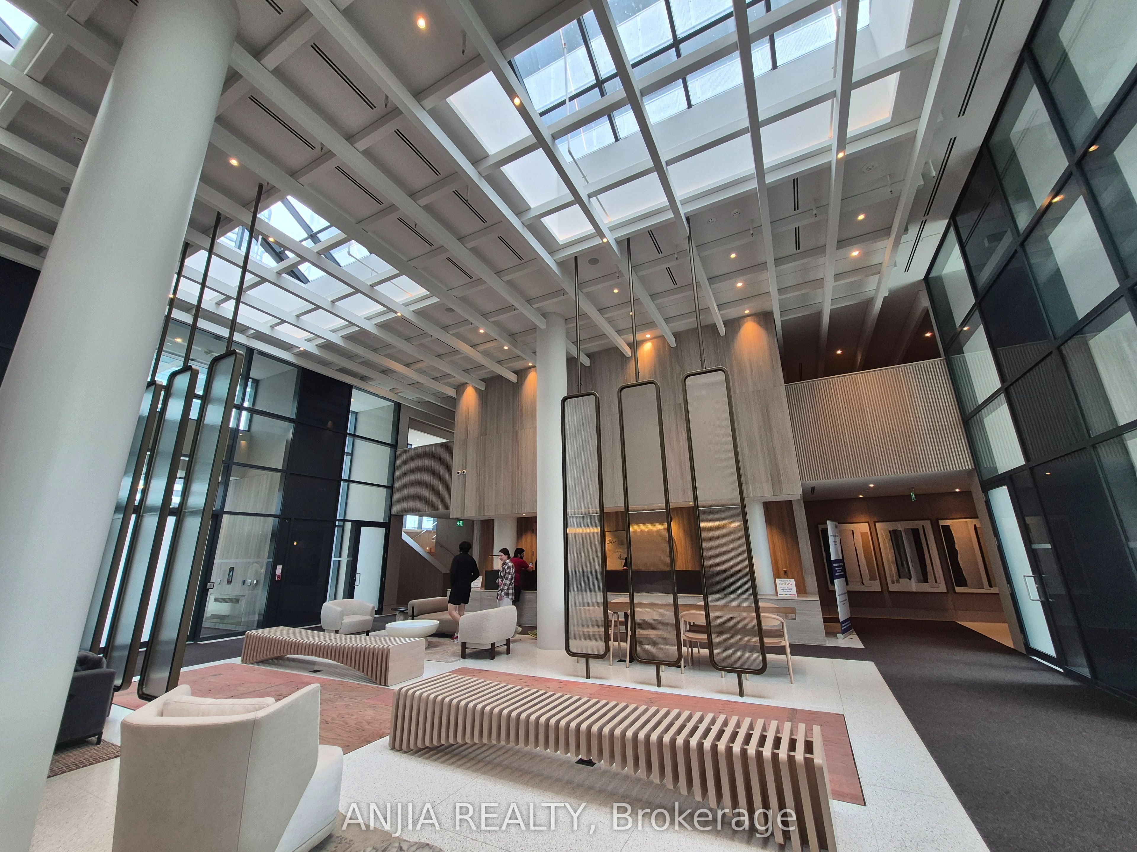 225 COMMERCE Street 4015