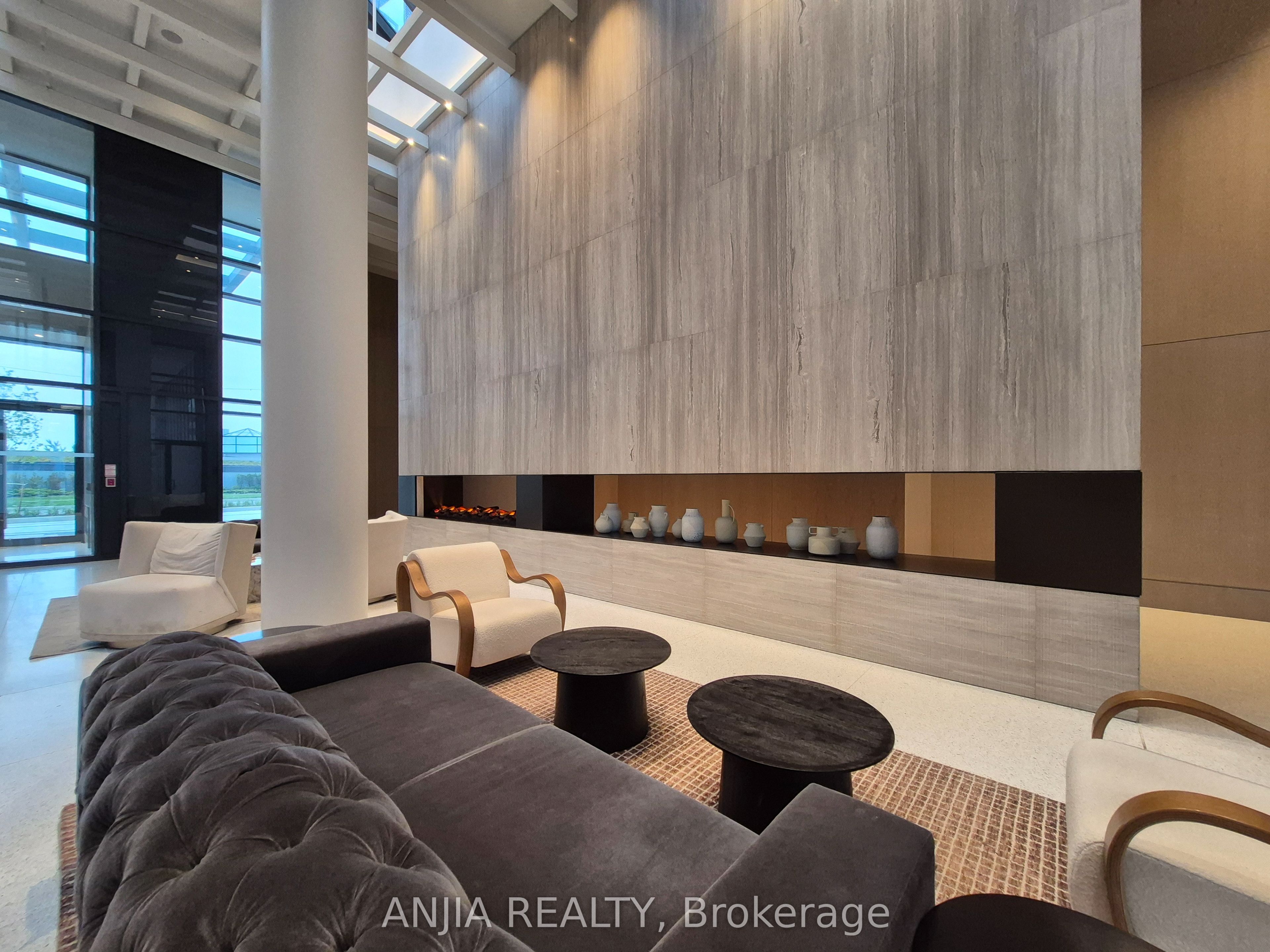 225 COMMERCE Street 4015