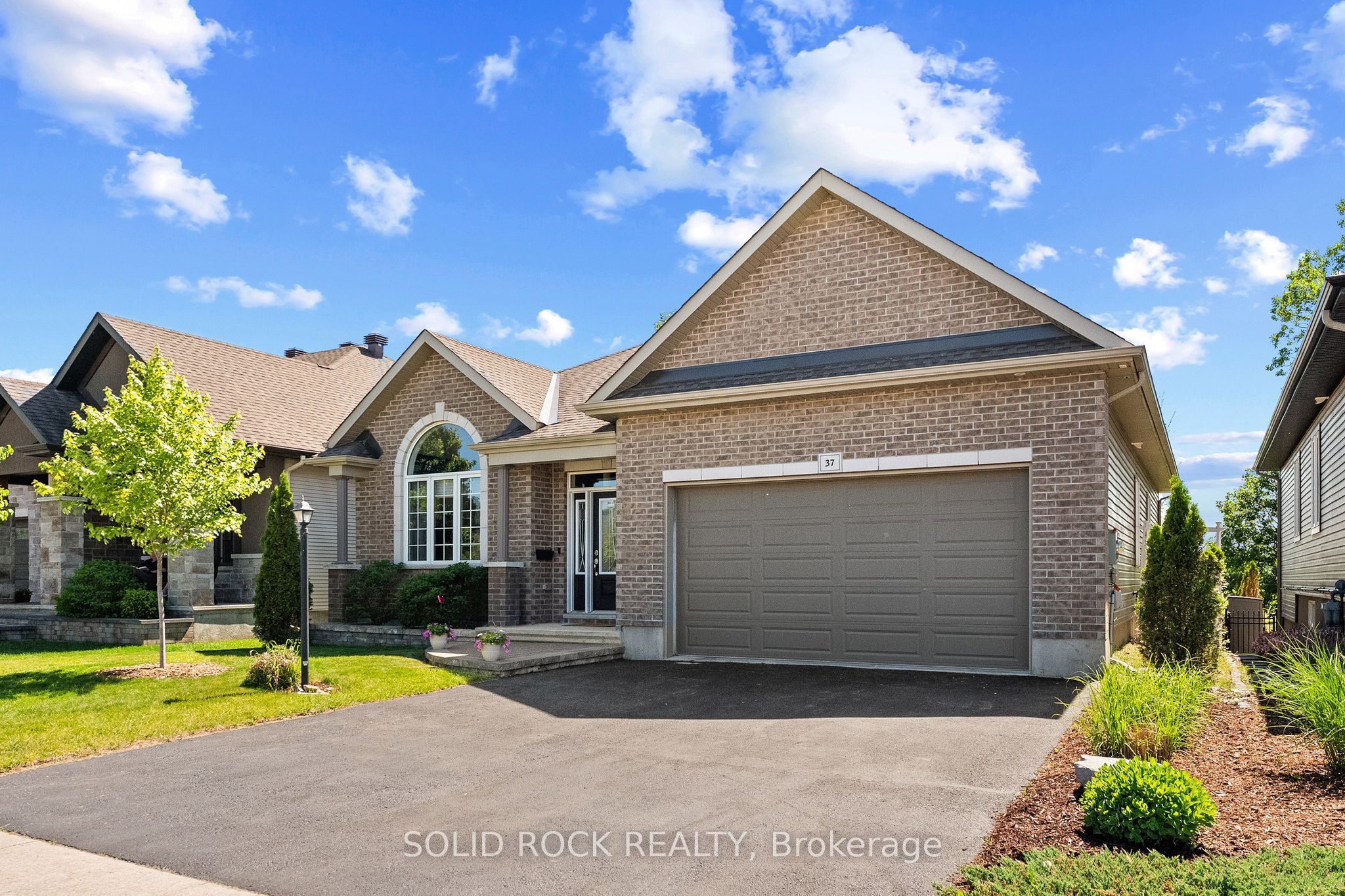 37 Dulmage Crescent