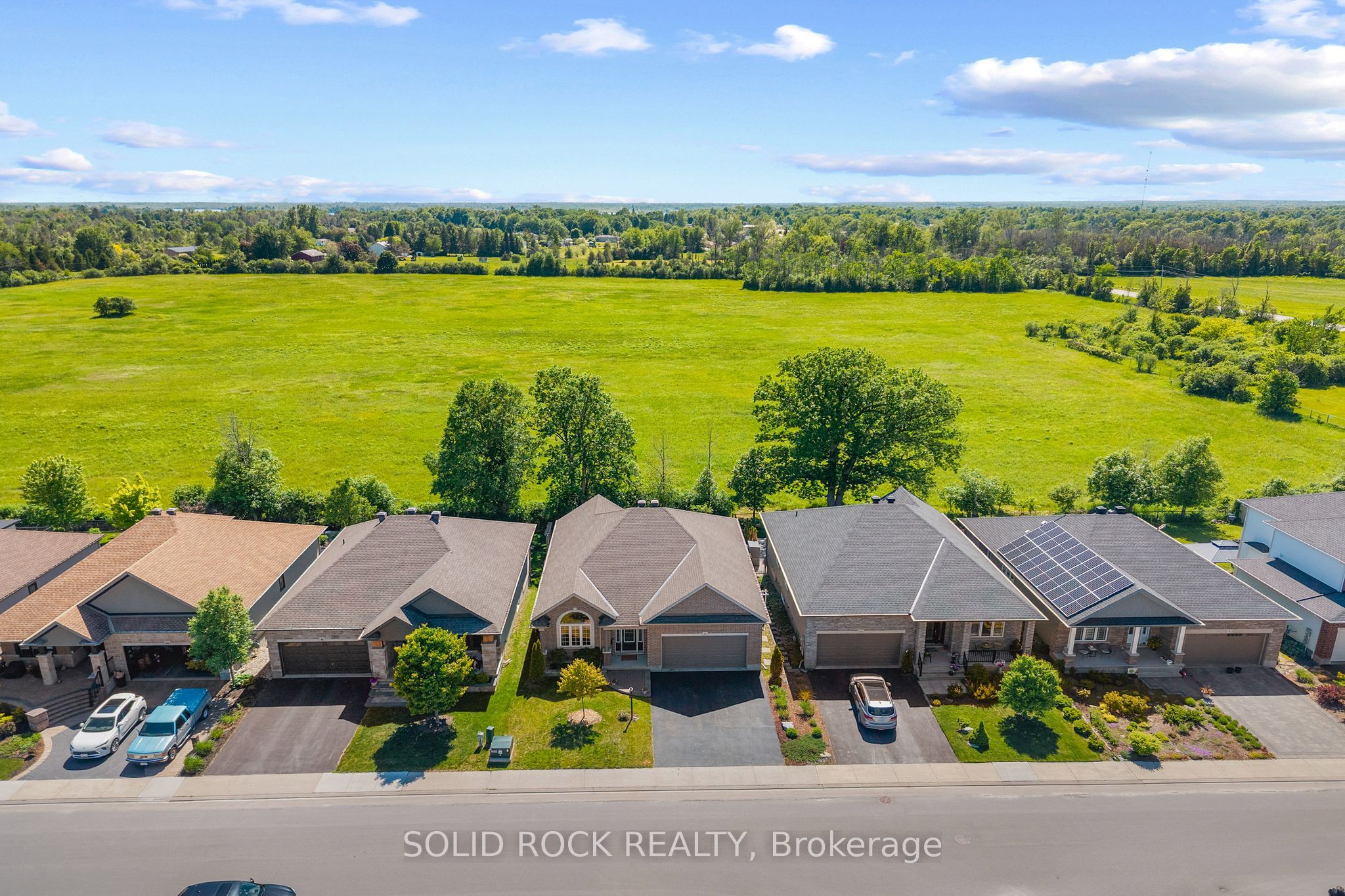 37 Dulmage Crescent