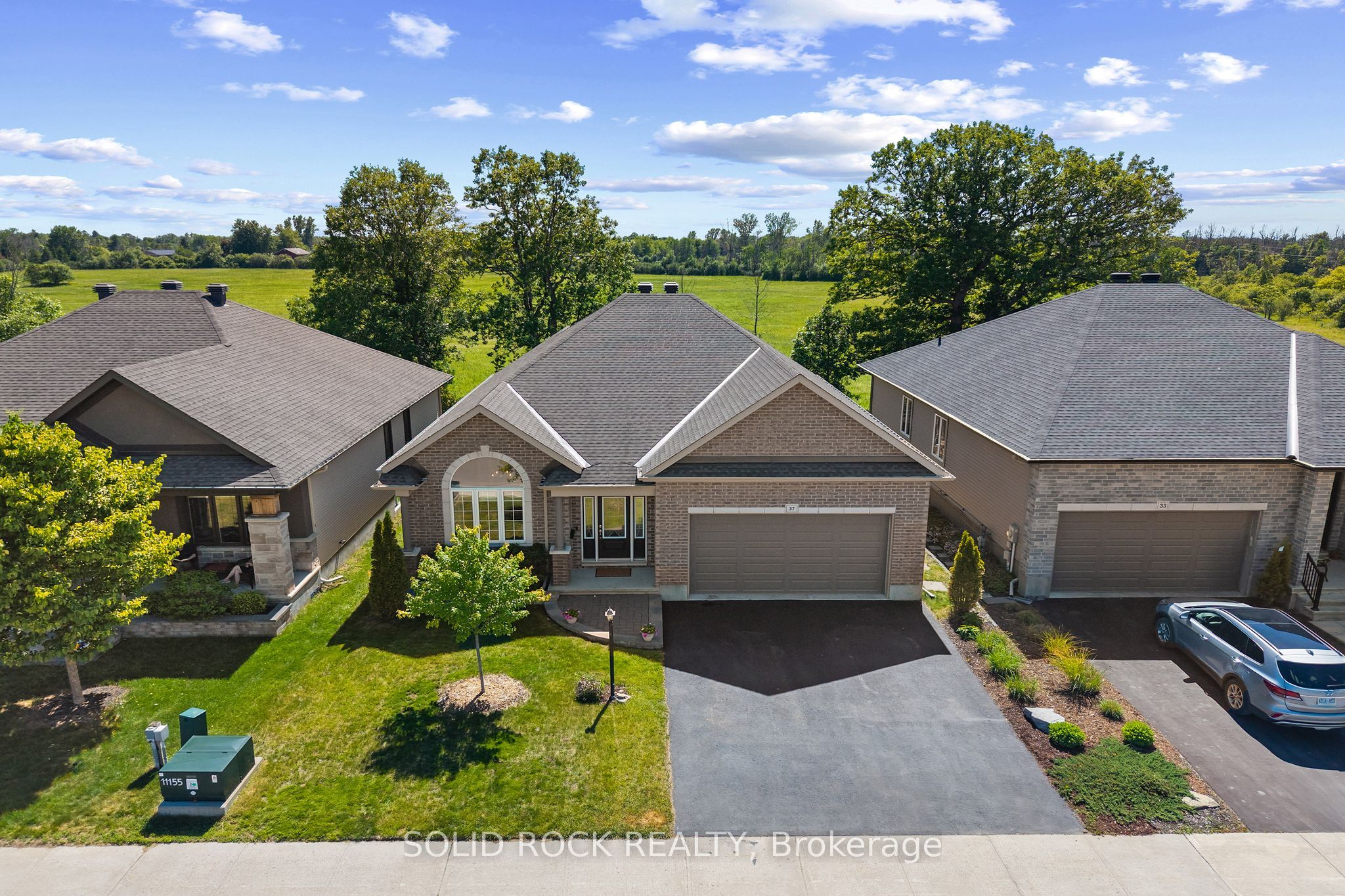 37 Dulmage Crescent