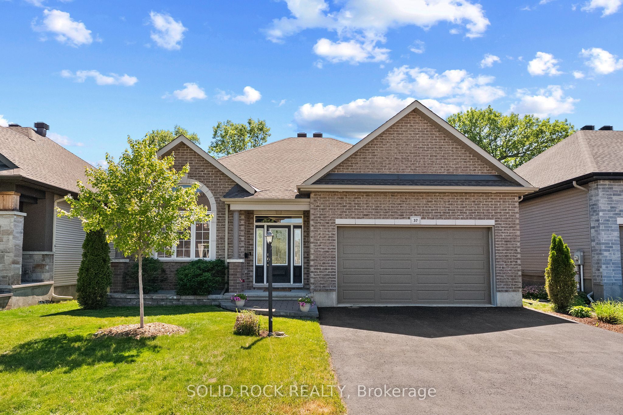 37 Dulmage Crescent