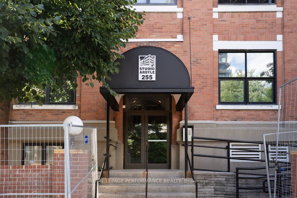 255 Argyle Avenue PH4 & PH6