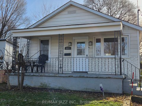 183 Conant Street Oshawa ON L1H 3R9