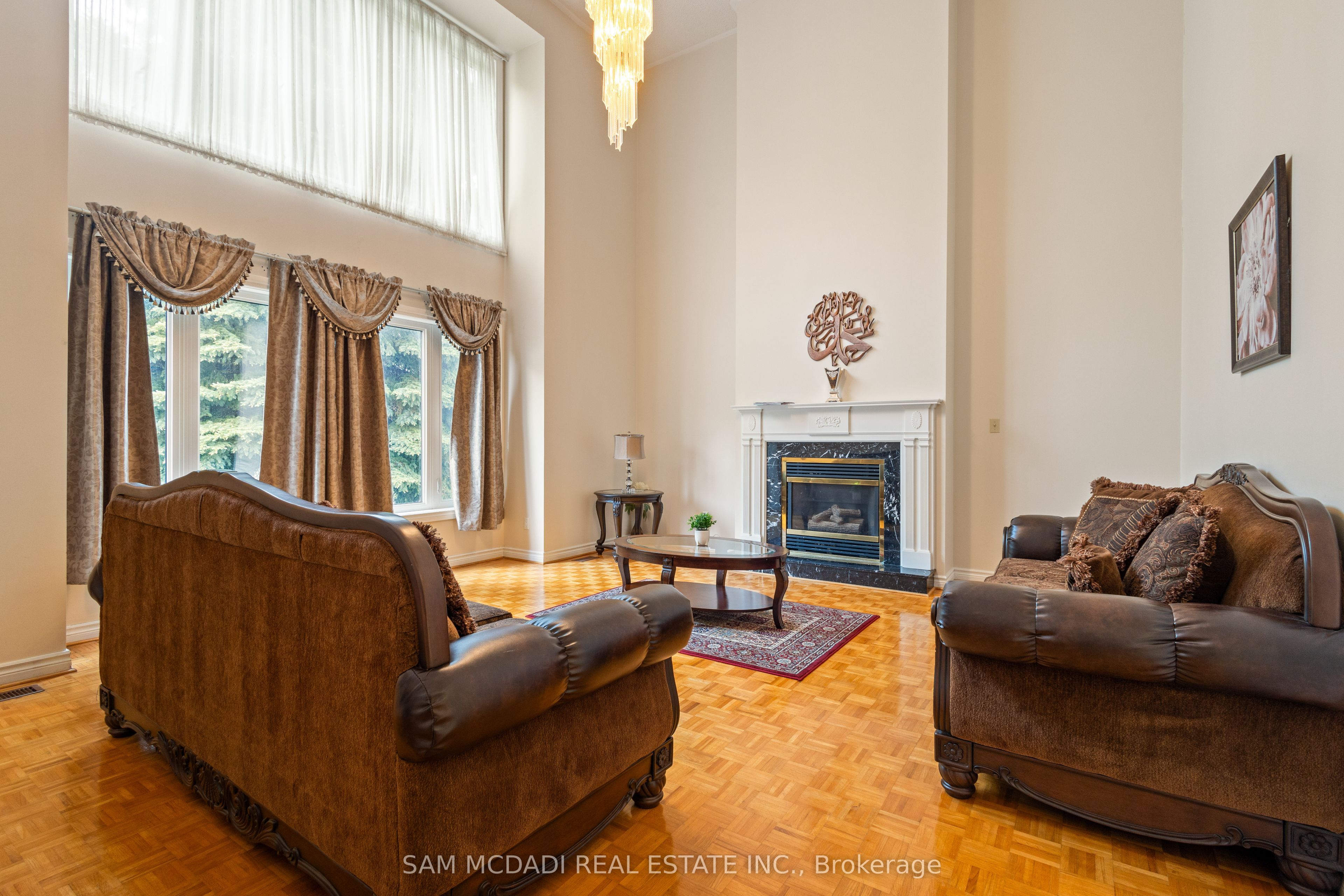 2492 Erin Centre Boulevard