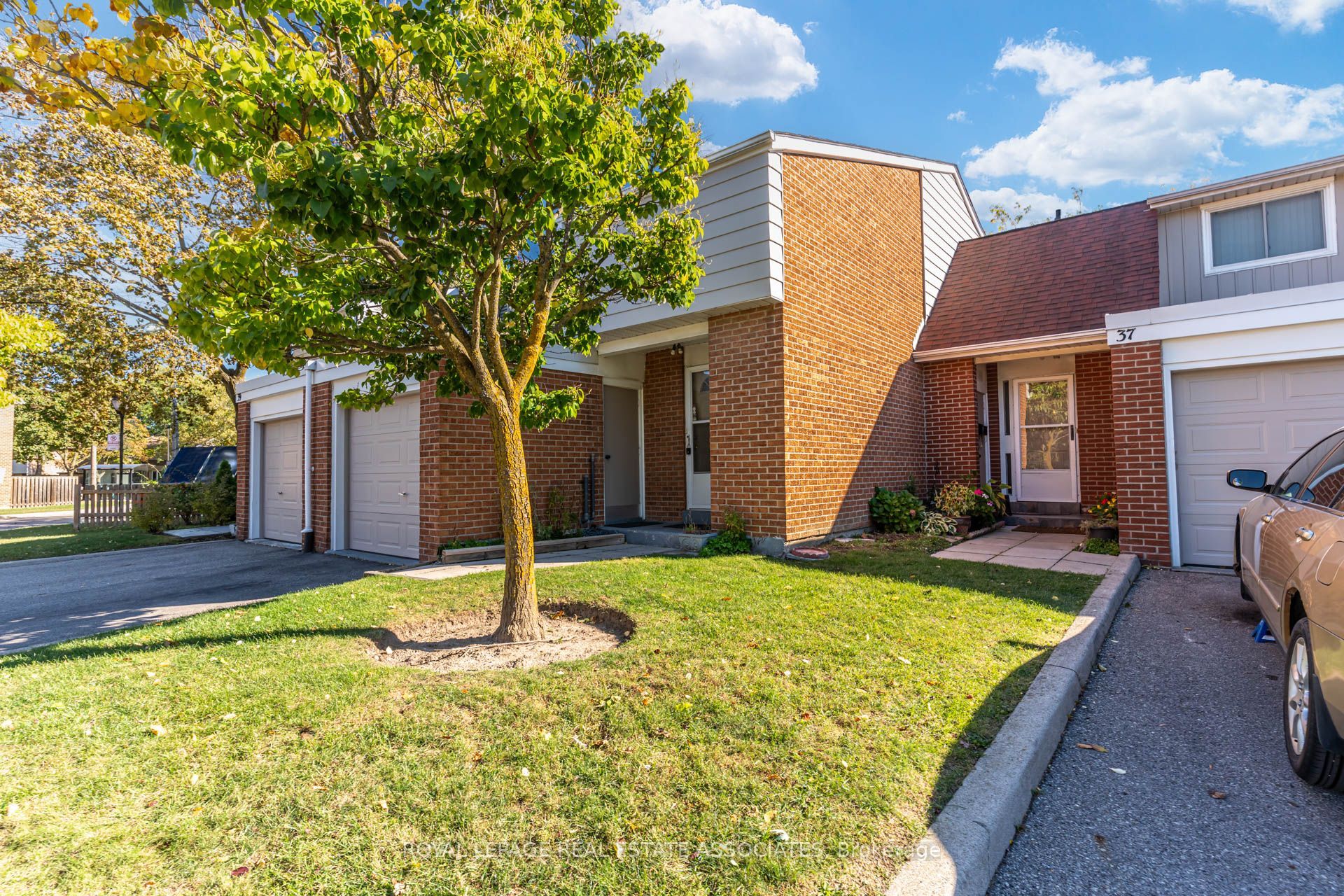 215 Mississauga Valley Boulevard