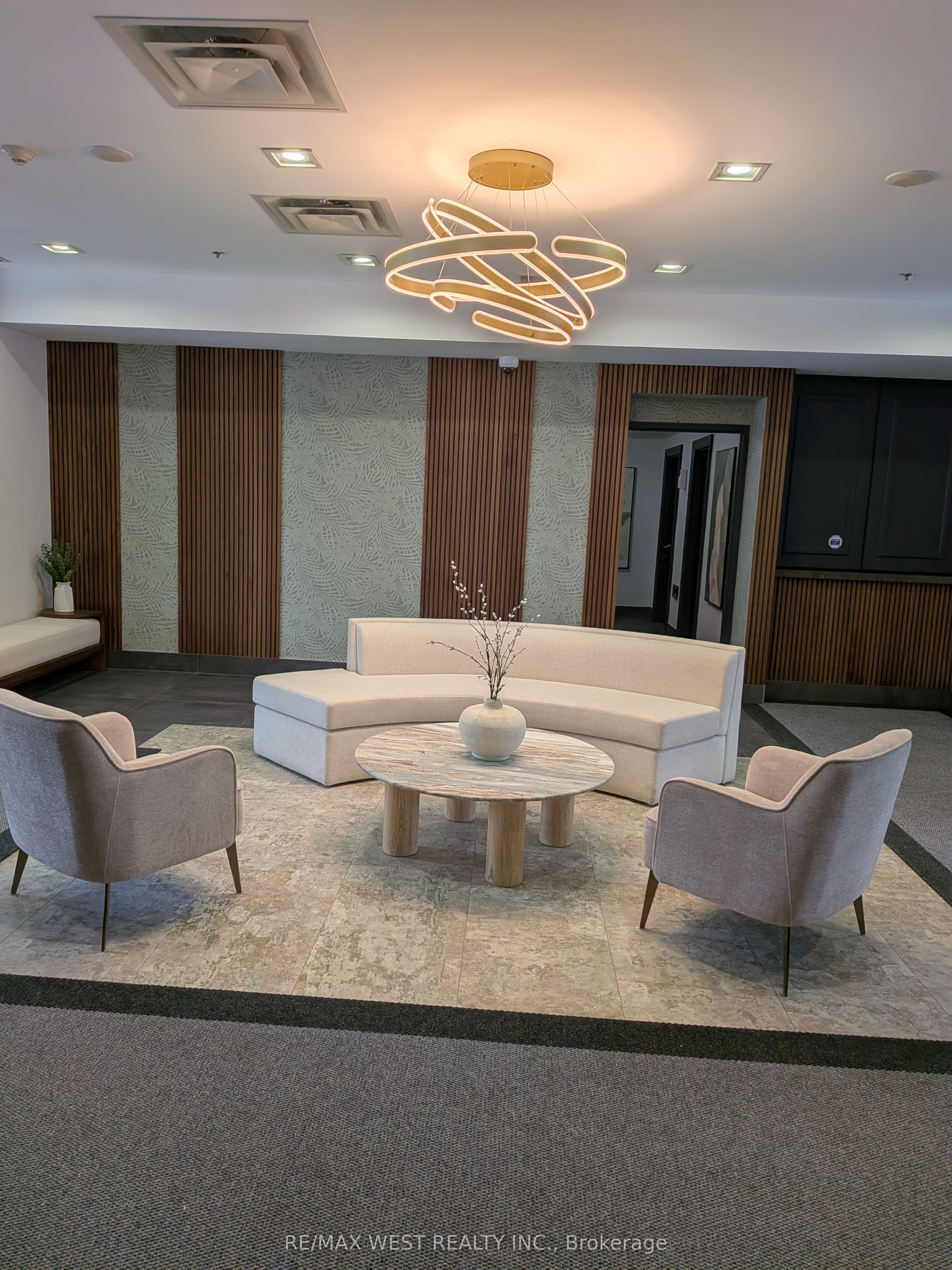27 Rean Drive 522