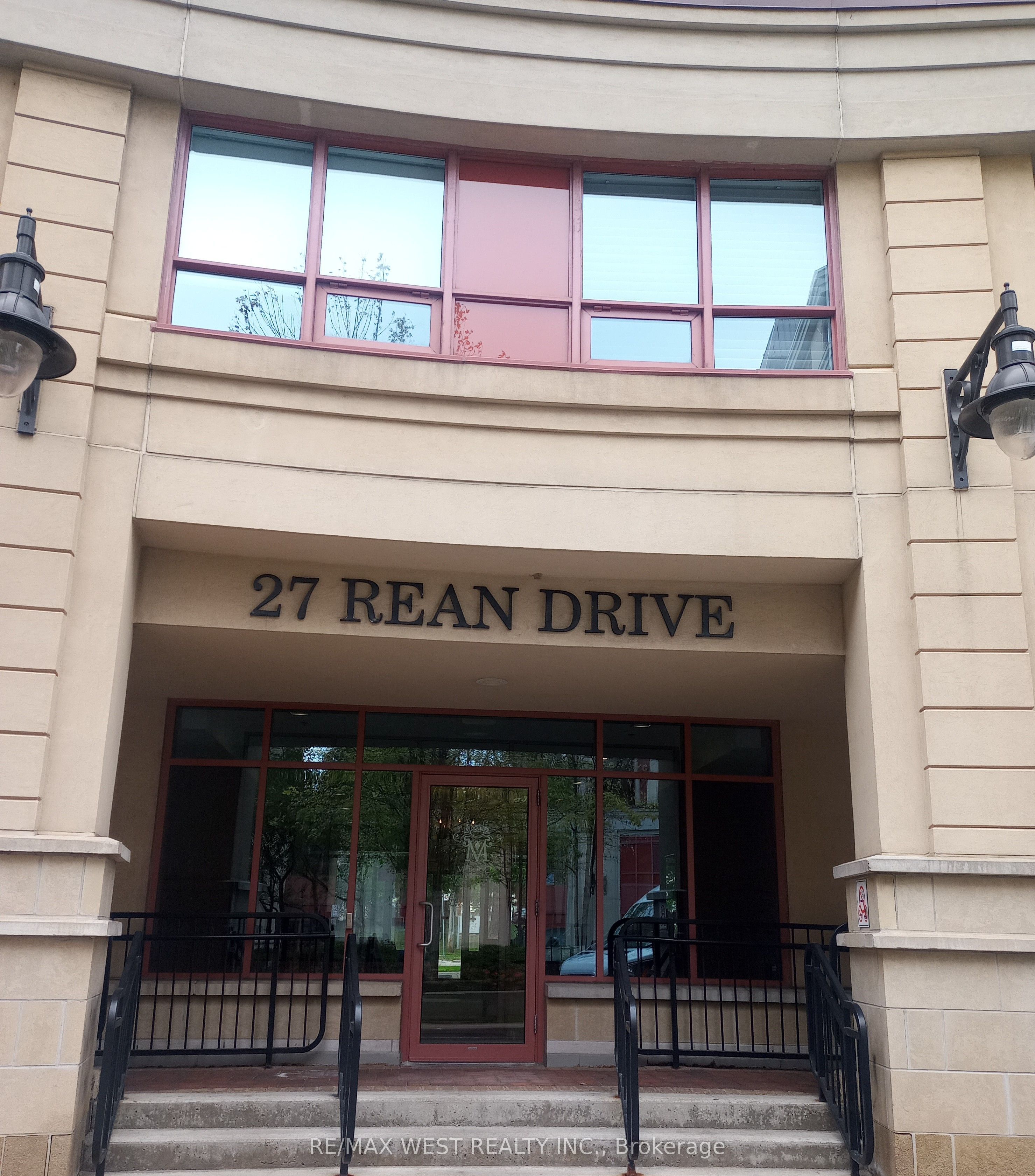 27 Rean Drive 522