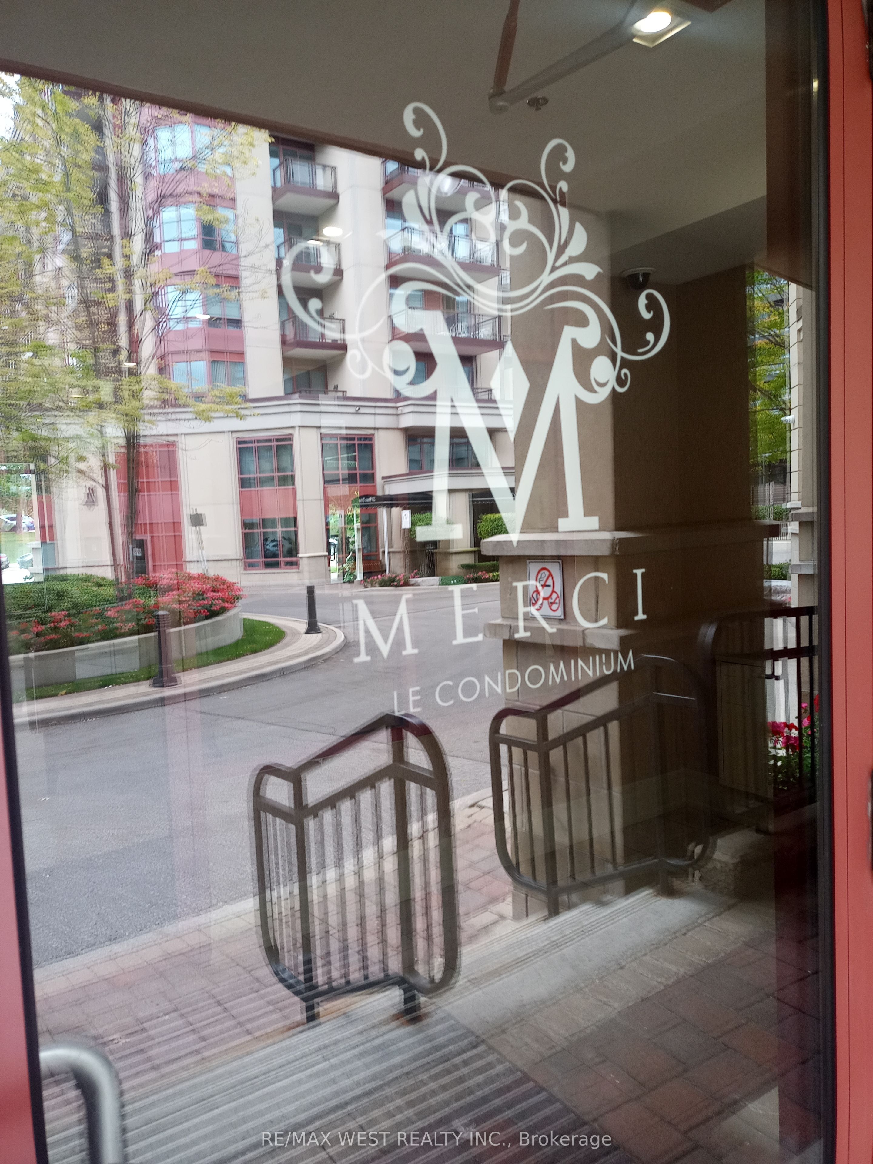 27 Rean Drive 522