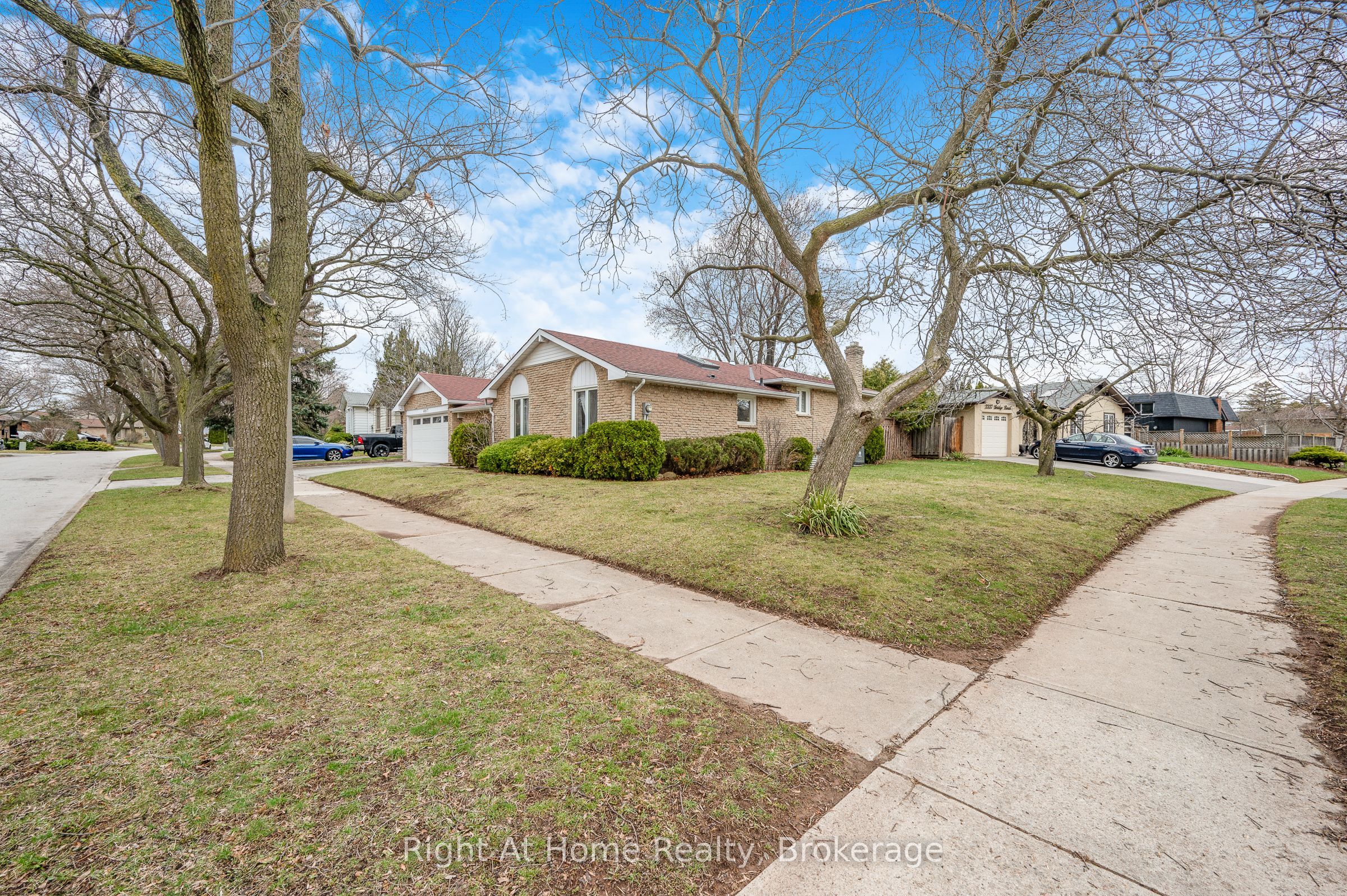 467 VANGUARD Crescent