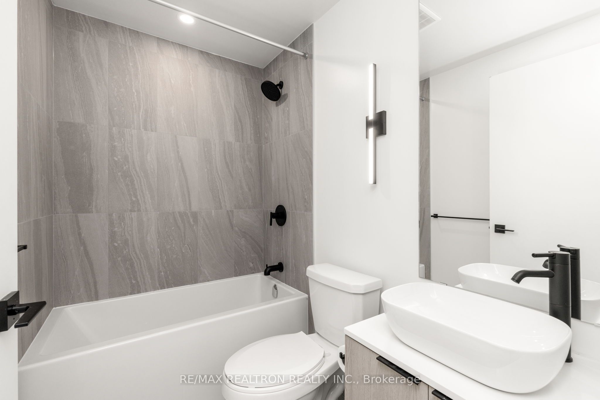 1185 Dupont Street 1402