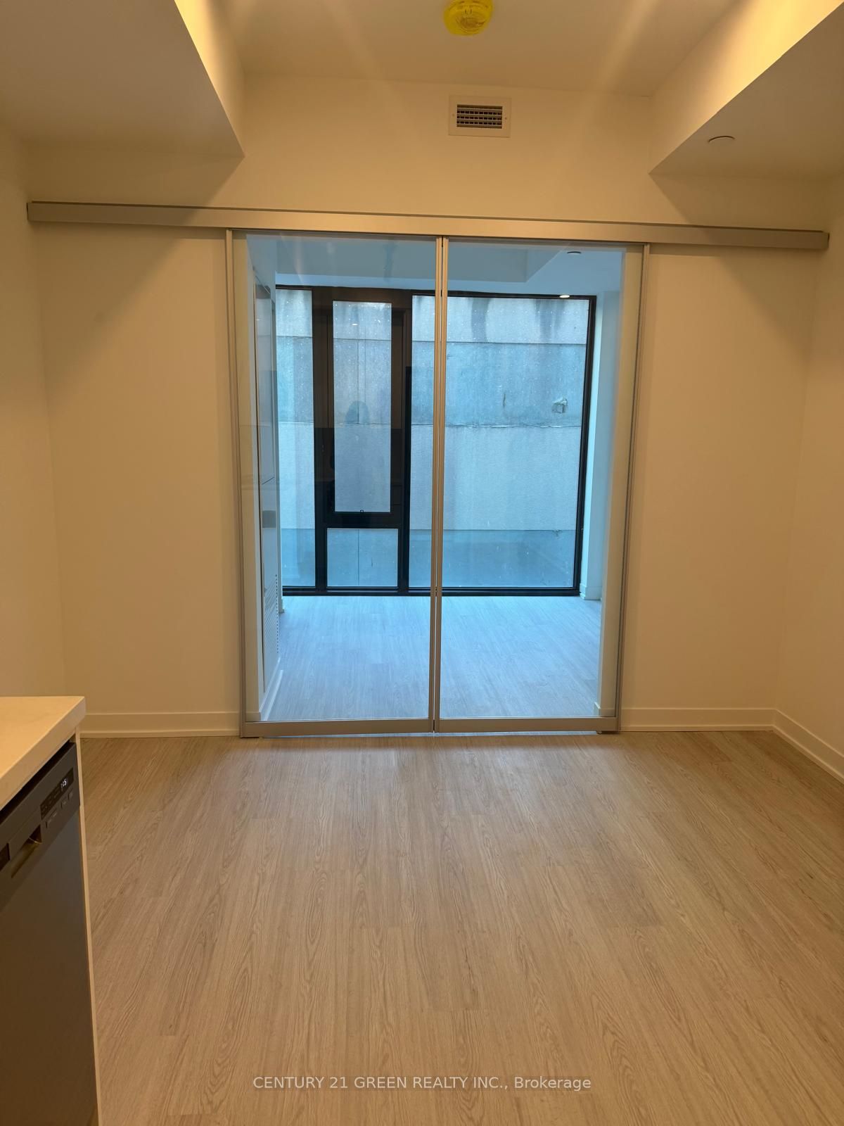 195 McCaul Street 411