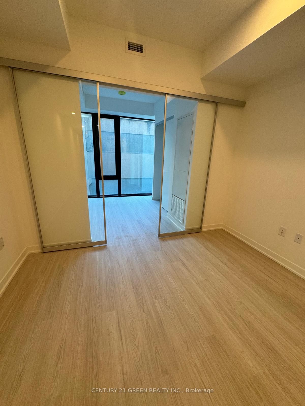 195 McCaul Street 411