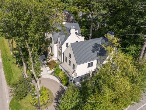 238 Mineola Road W Mississauga ON L5G 2X4