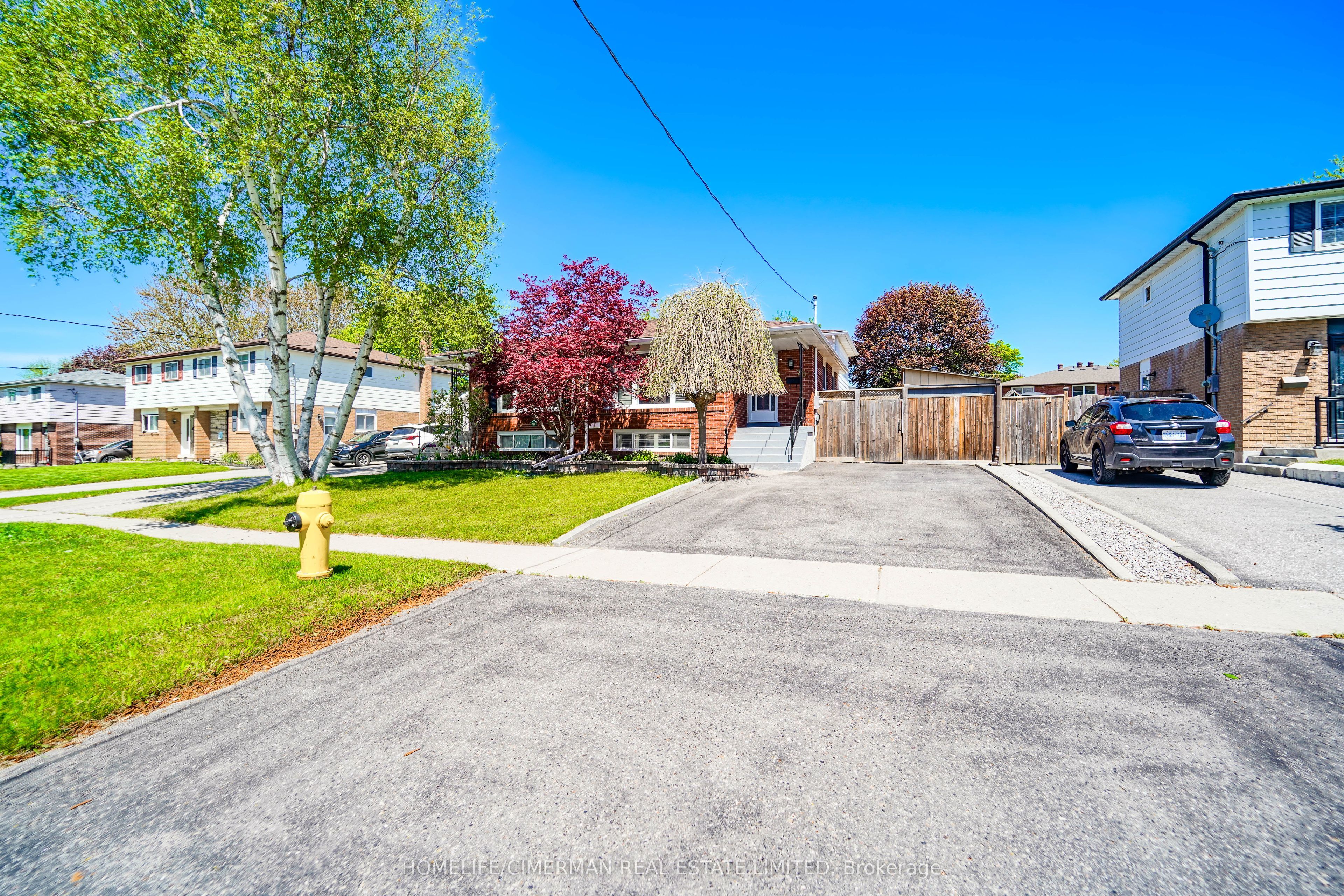 20 Lawrence Crescent