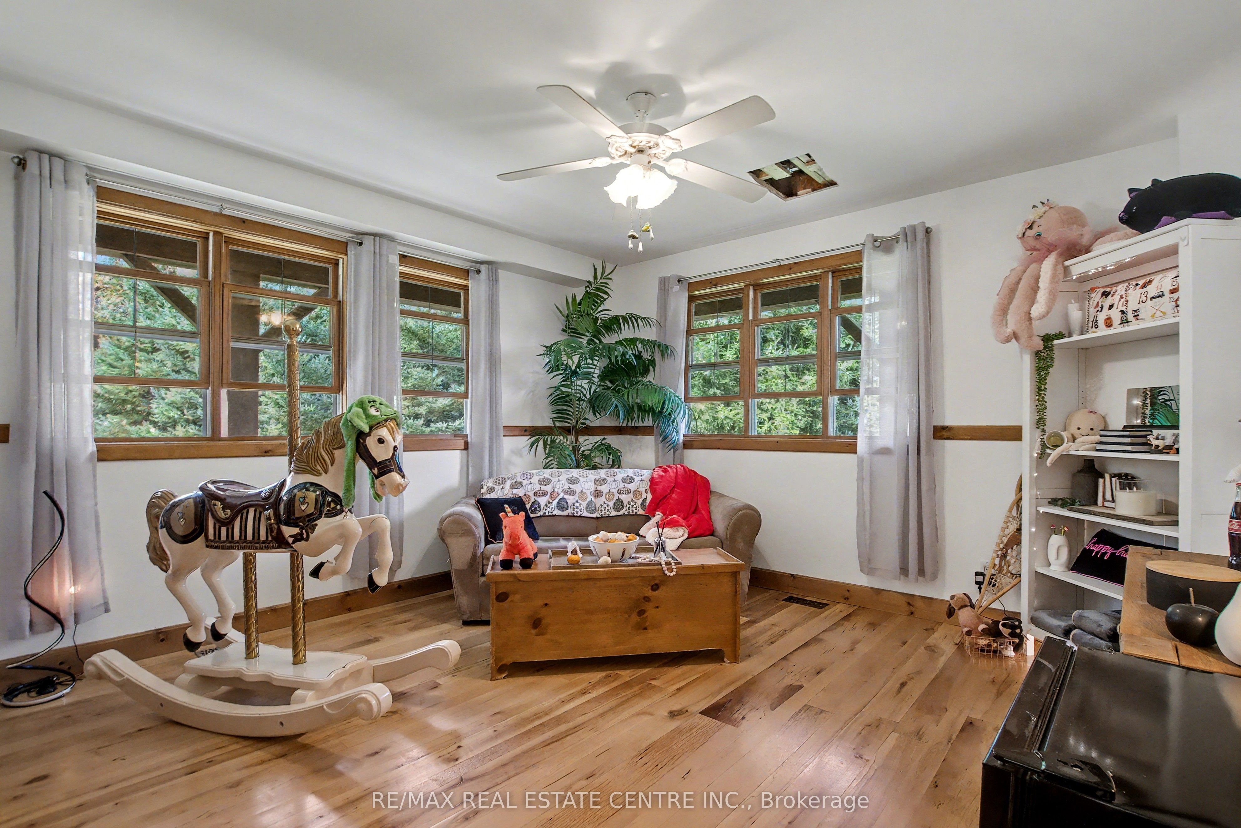 16 Deer Run Crescent